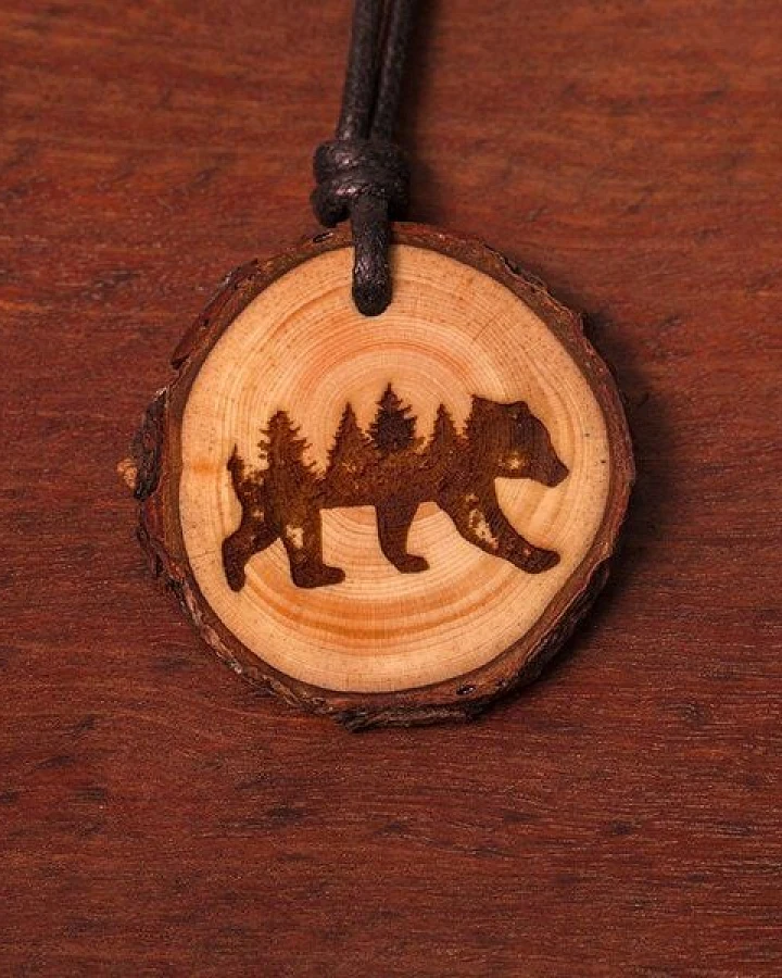 Himal Hemp Zirbenholzschmuck Ø3-5cm, verschiedene Motive, aus Österreich