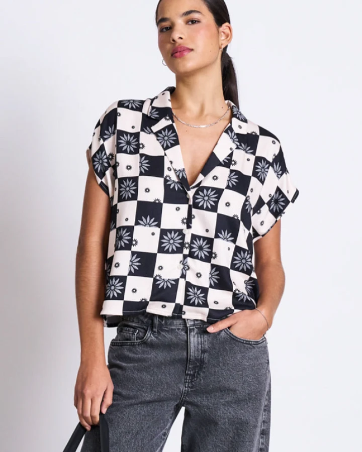 JAN 'N JUNE Damen vegan Bluse Tierra Floral Square Print