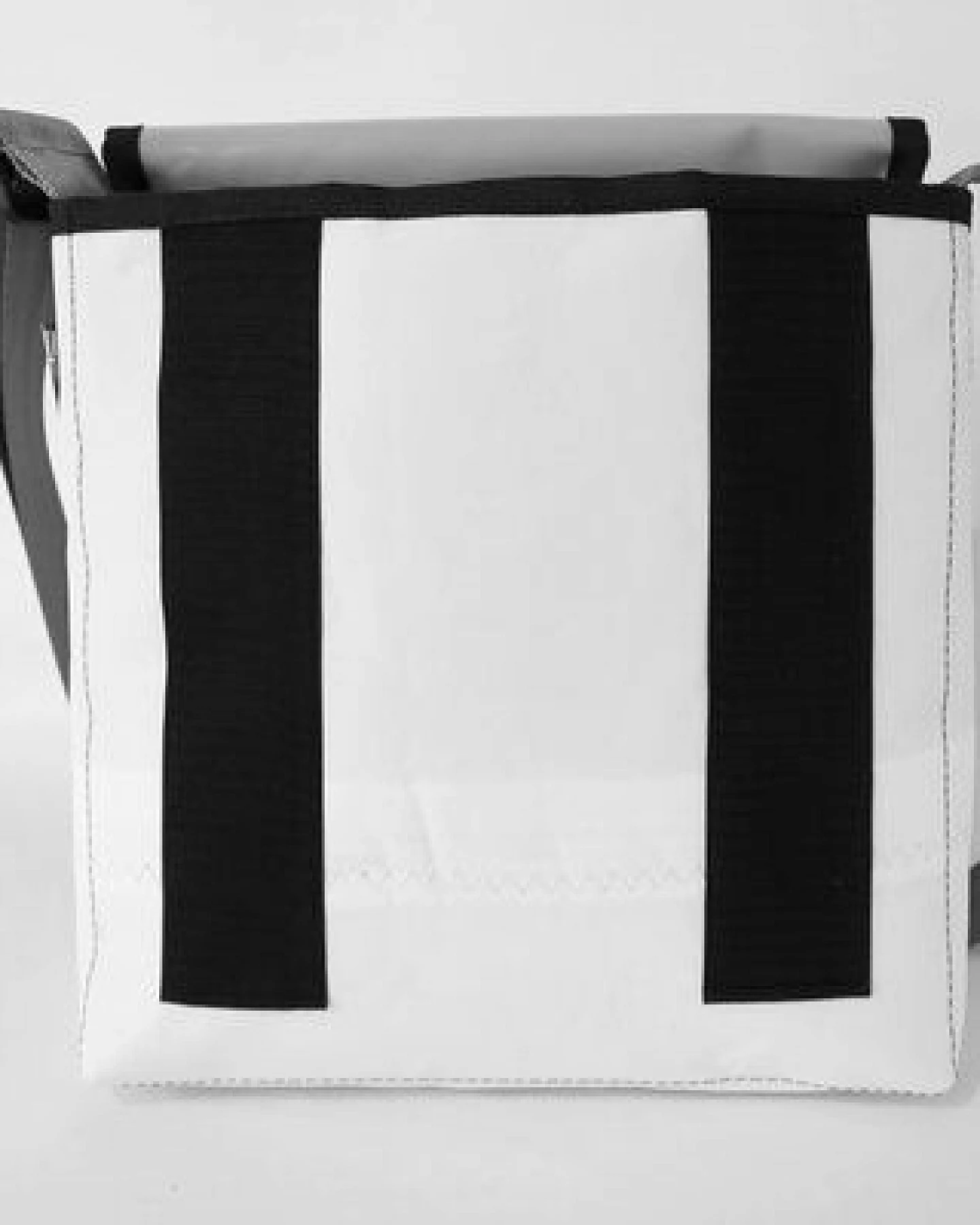 Leonca Tasche aus recyceltem Segel in 5 Größen – Ansicht 4