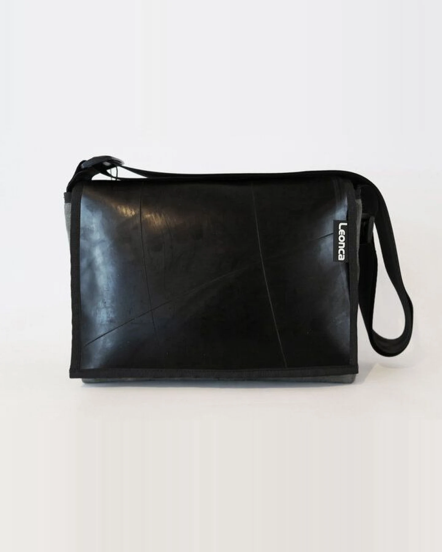 Leonca Taschen aus Traktorschlauch & Leinen in 5 Größen – Ansicht 2