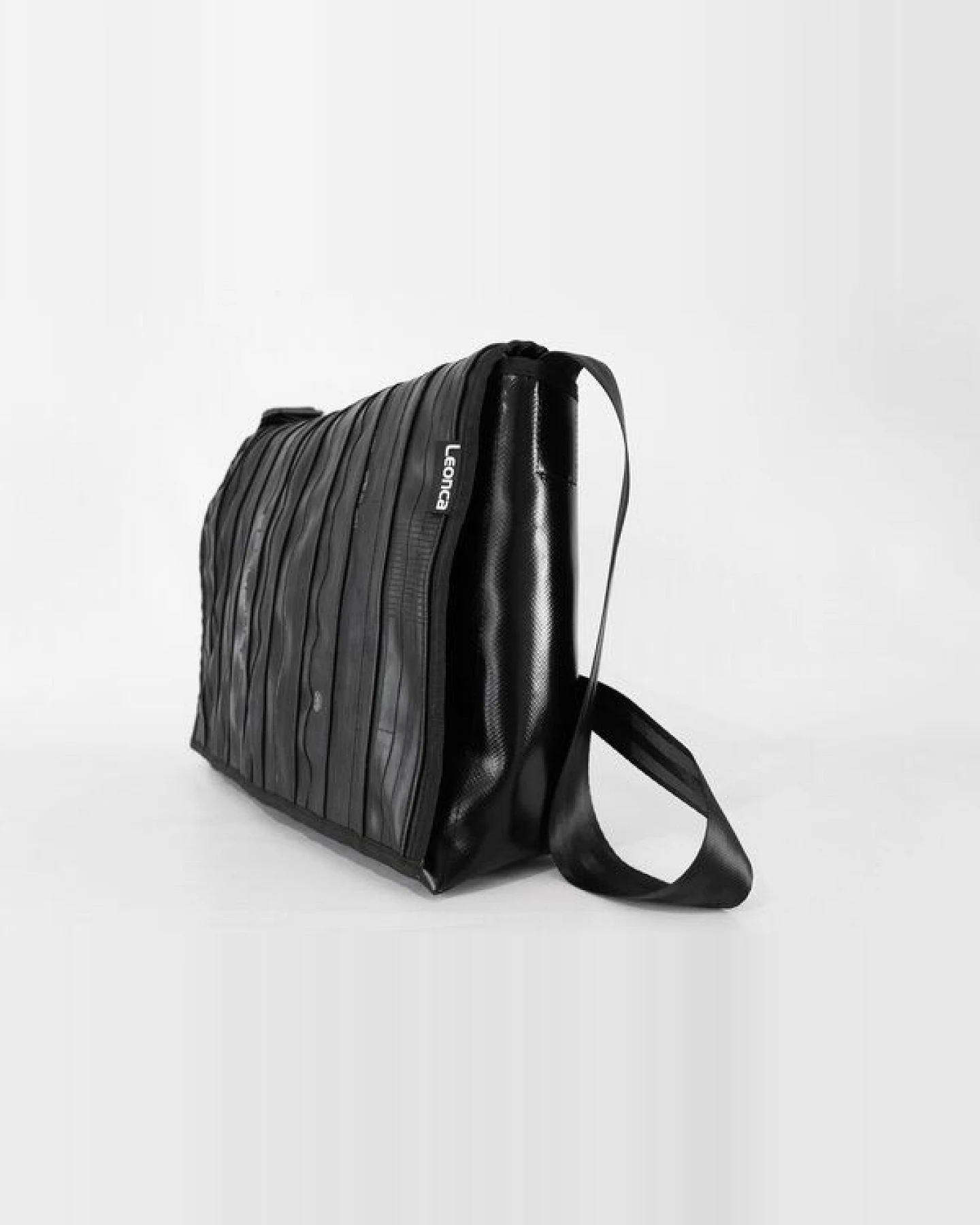 Leonca Taschen aus Fahrradschlauch in 5 Größen – Ansicht 2