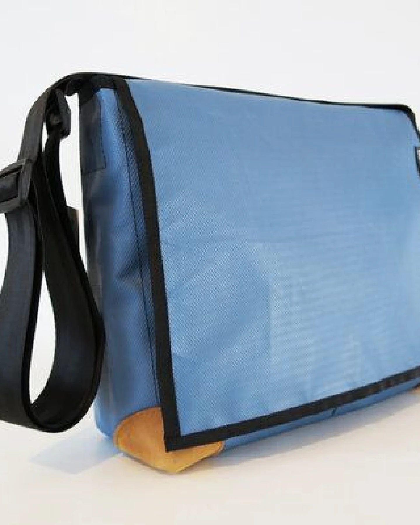 Leonca Taschen aus Turnmatte & Turnbockleder in 5 Größen – Ansicht 2