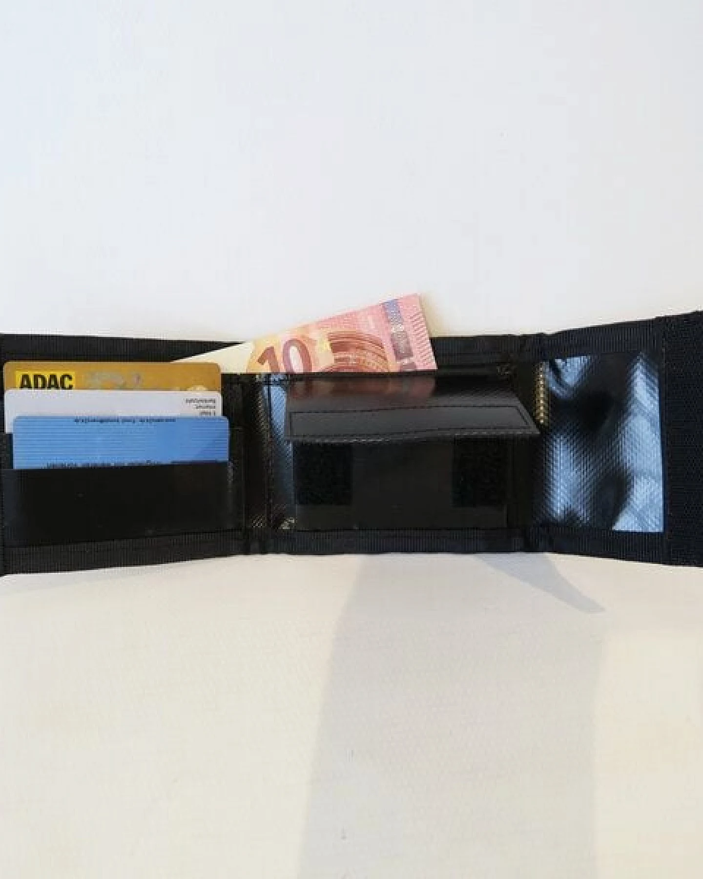 Leonca Portemonnaie aus Feuerwehrschlauch Gelb/Weiß/Rot – Ansicht 3