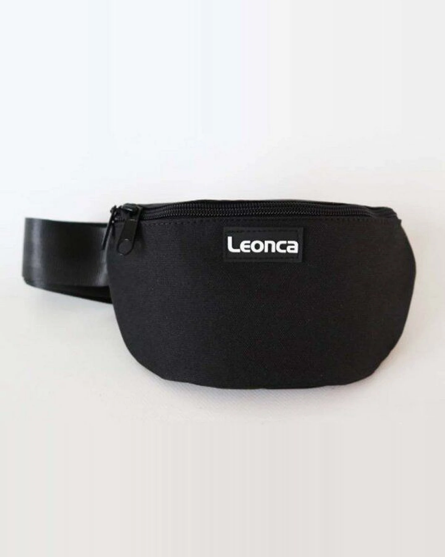 Leonca Upcycling Hip Bag Cordura schwarz in 3 Größen – Ansicht 2