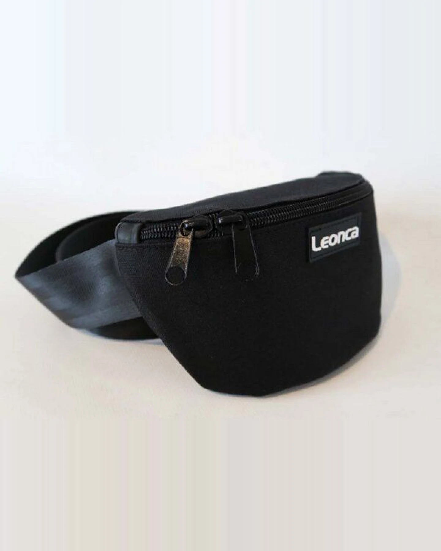 Leonca Upcycling Hip Bag Cordura schwarz in 3 Größen – Ansicht 3