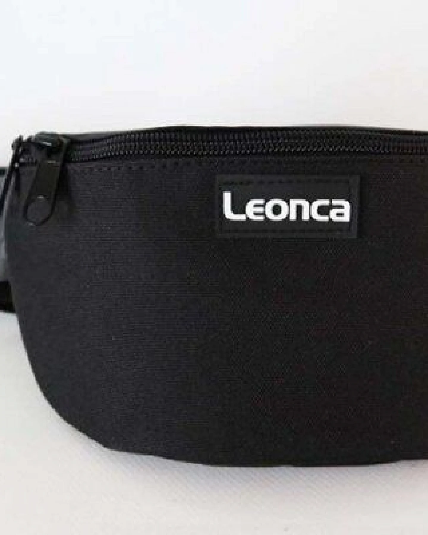 Leonca Upcycling Hip Bag Cordura schwarz in 3 Größen – Ansicht 2