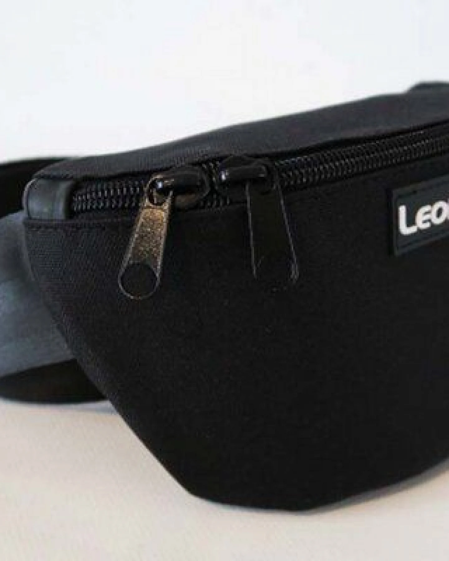 Leonca Upcycling Hip Bag Cordura schwarz in 3 Größen – Ansicht 3