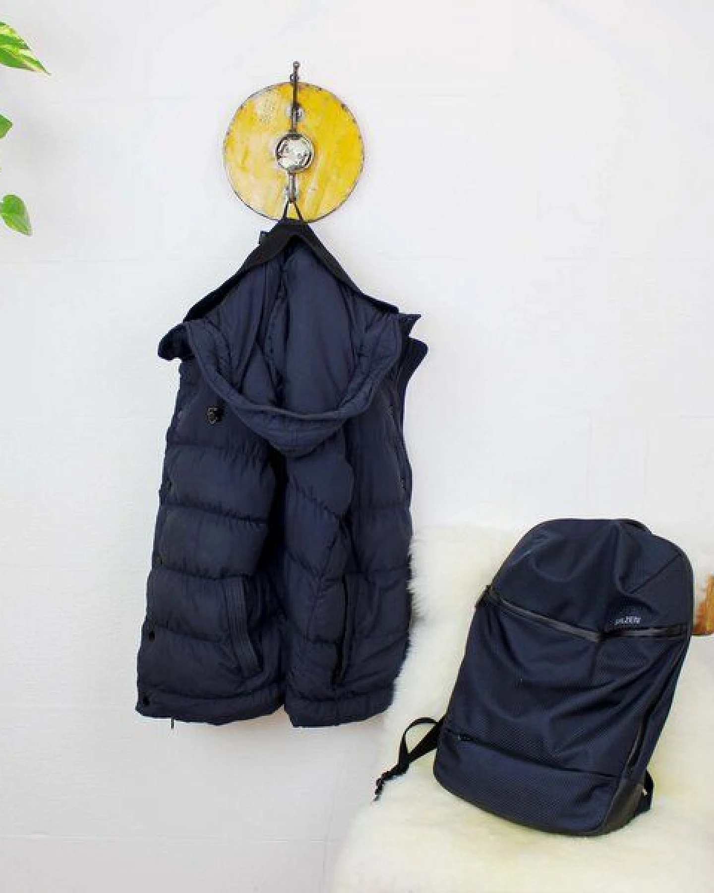 Mitienda Shop Garderobe aus Ölfässern – Ansicht 2