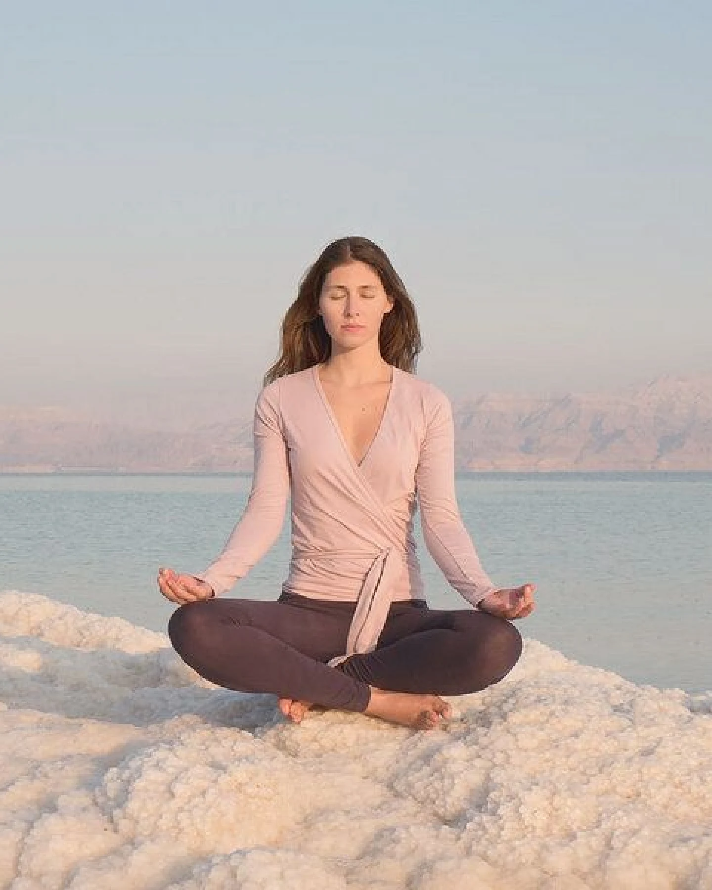 Jaya YAEL SLUB - Damen - Wickeljacke für Yoga und Freizeit aus Biobaumwolle mit Slub-Optik – Ansicht 2