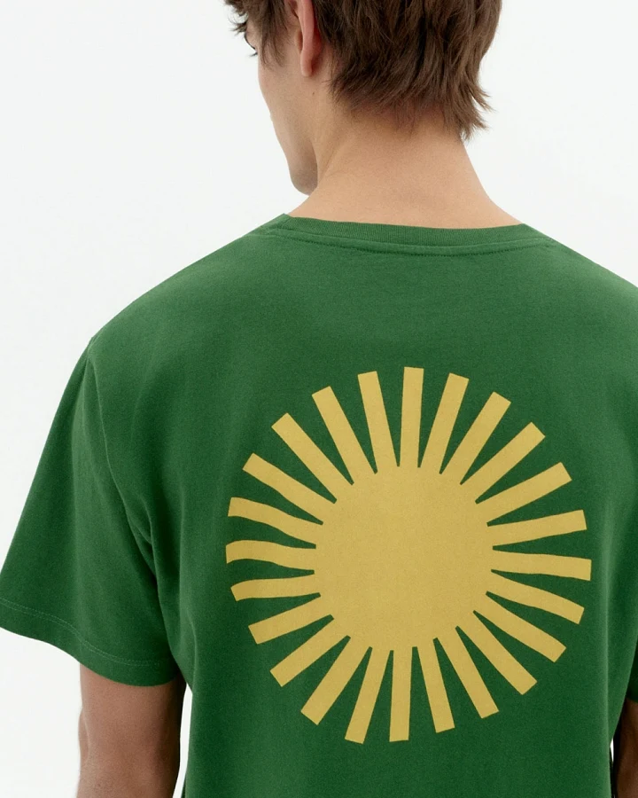 Thinking MU Herren vegan T-Shirt Mit Gelber Sonne Rückseite Grün