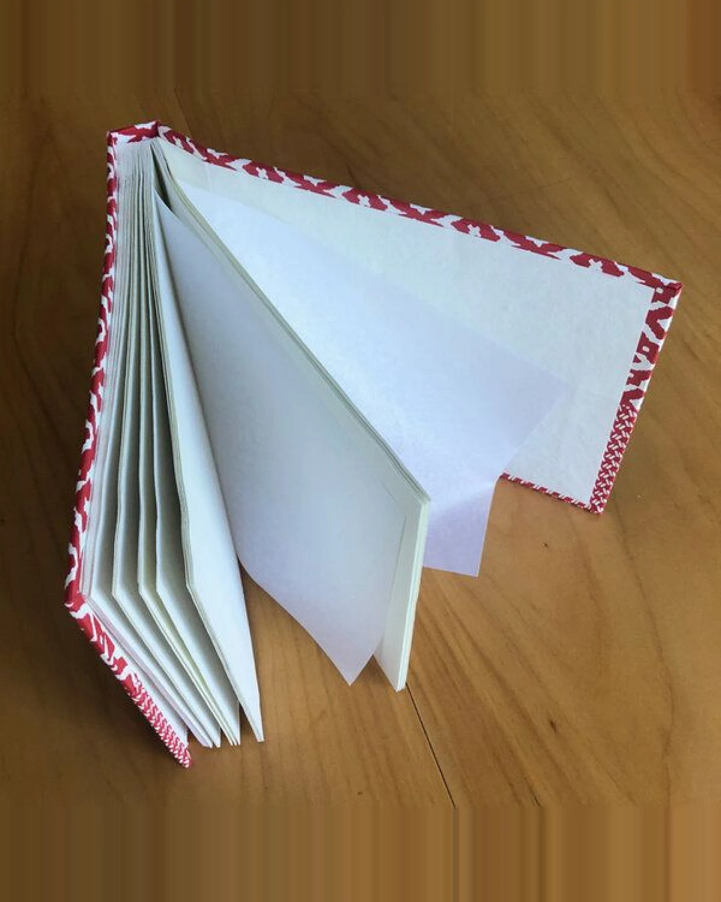 Salon Elfi Fotoalbum mit handgeschöpftem Papiereinband – Ansicht 2