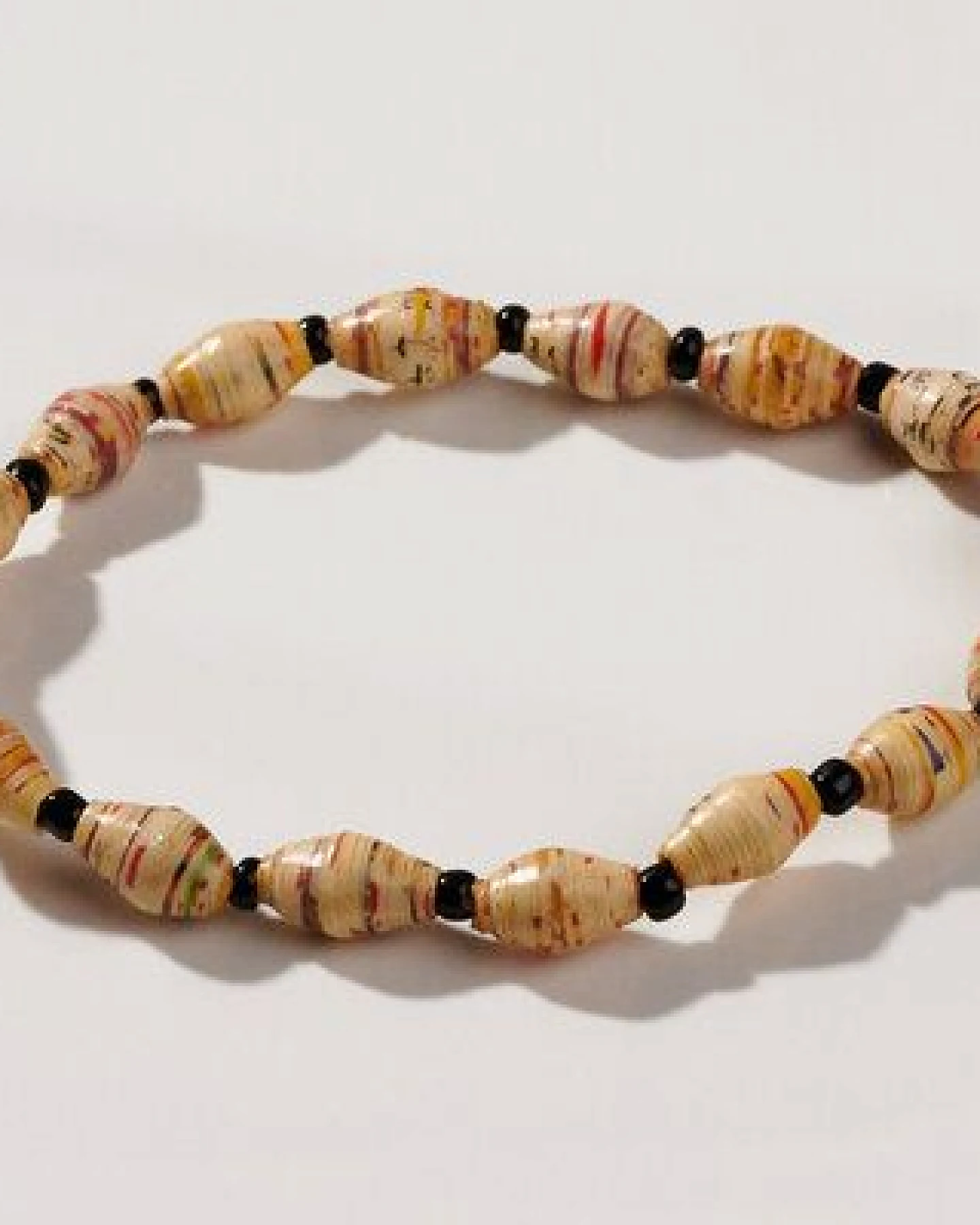 PEARLS OF AFRICA Filigranes Armband aus Papierperlen "ACHOLI" recycelt – Ansicht 2