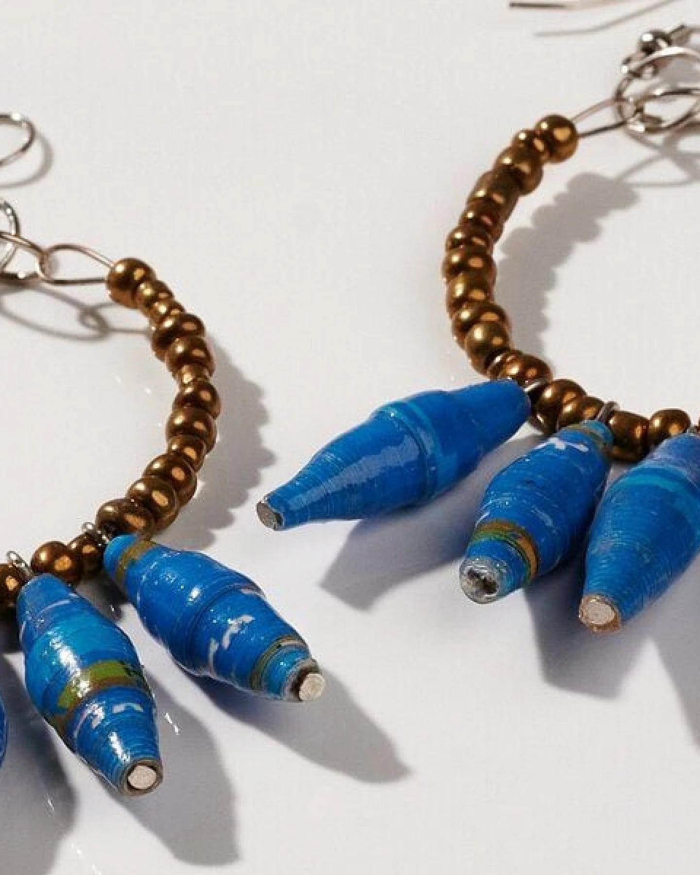 PEARLS OF AFRICA Kreolenohrringe aus Papierperlen "HAPPY MADIBA" – Ansicht 3