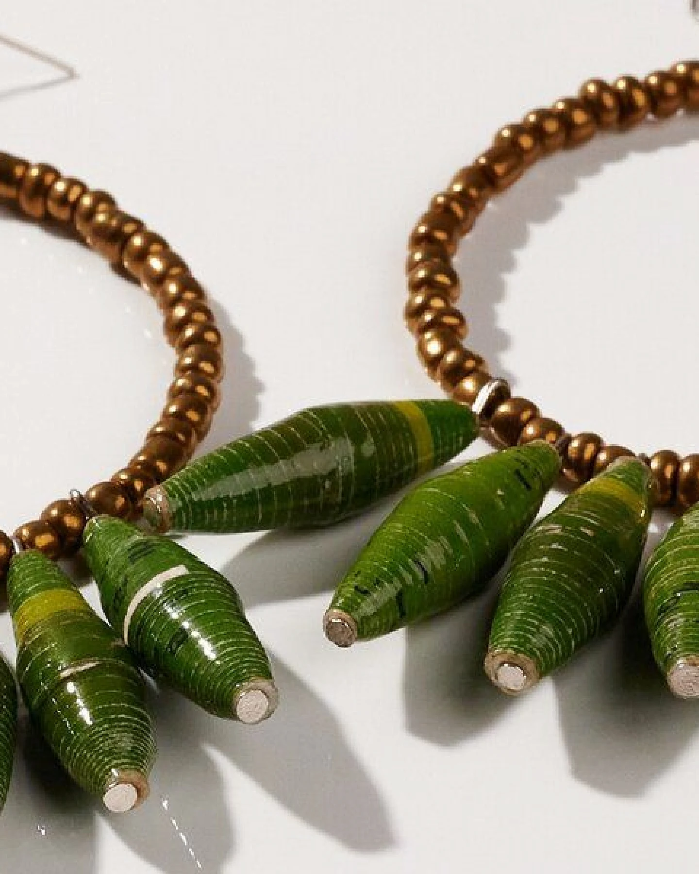 PEARLS OF AFRICA Kreolenohrringe aus Papierperlen "HAPPY MADIBA" – Ansicht 3