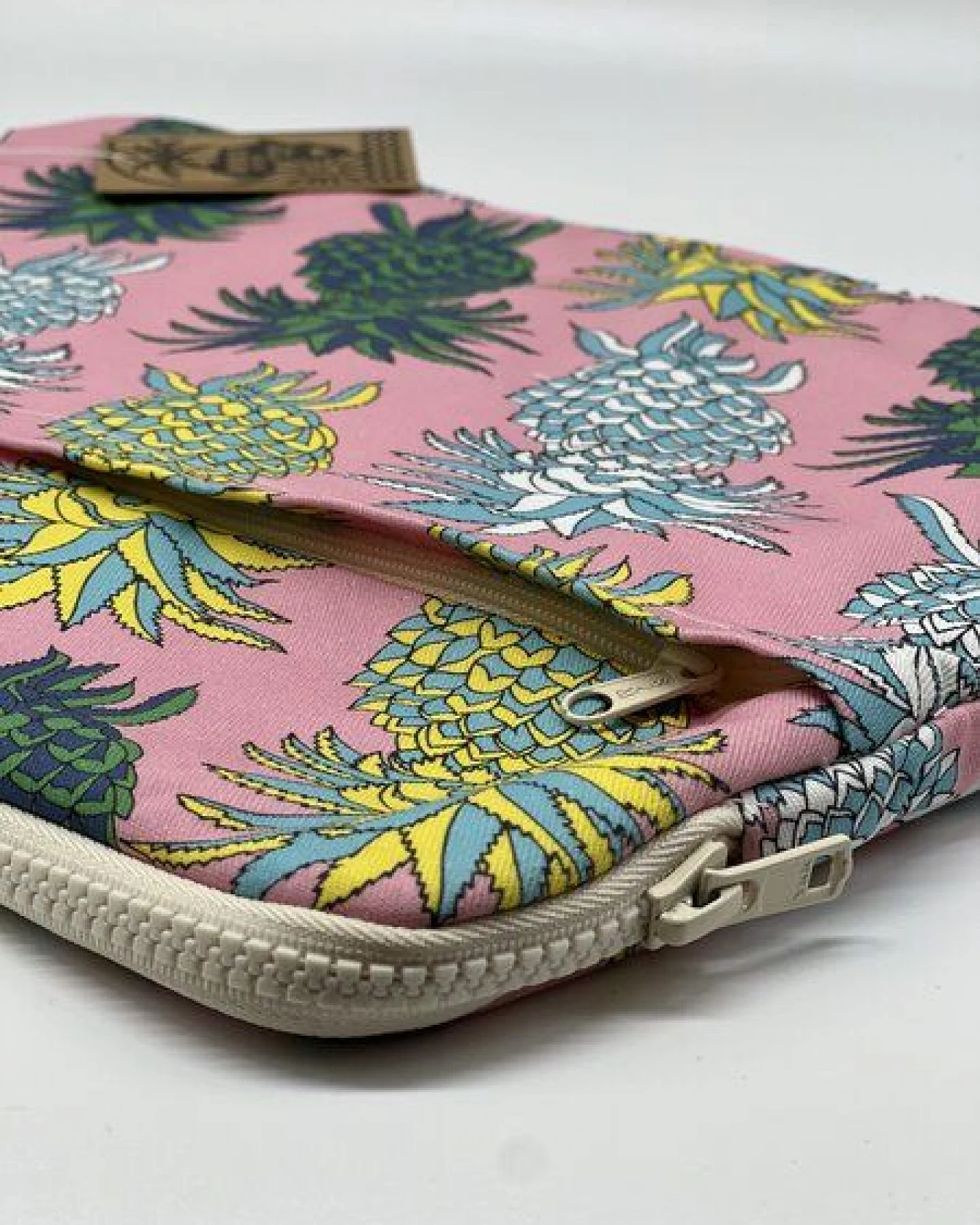 a Love Supreme Laptoptasche Pineapple 25 x 35 cm – Ansicht 4