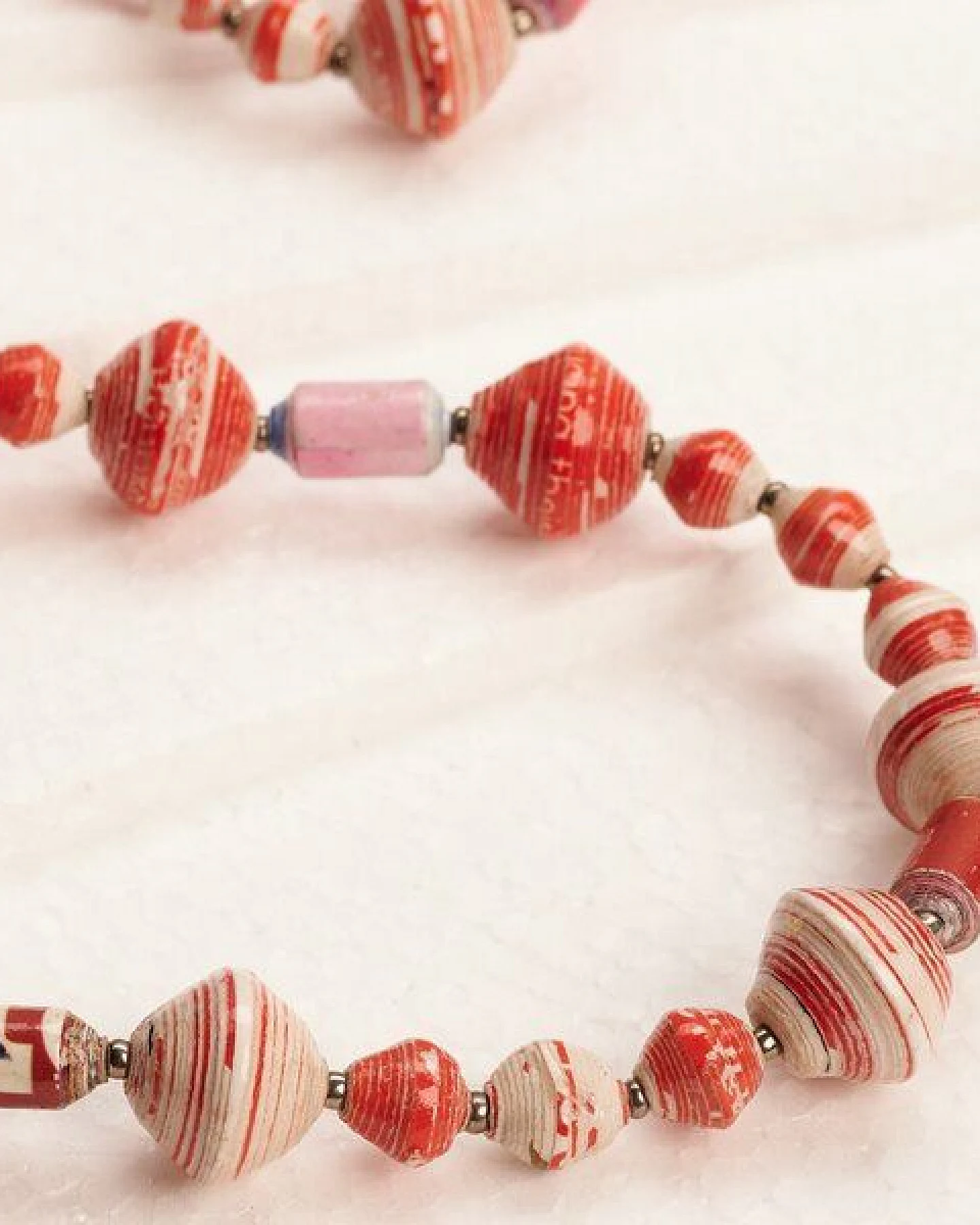 PEARLS OF AFRICA Lange Halskette aus Papierperlen "MUZUNGO LONG" – Ansicht 3