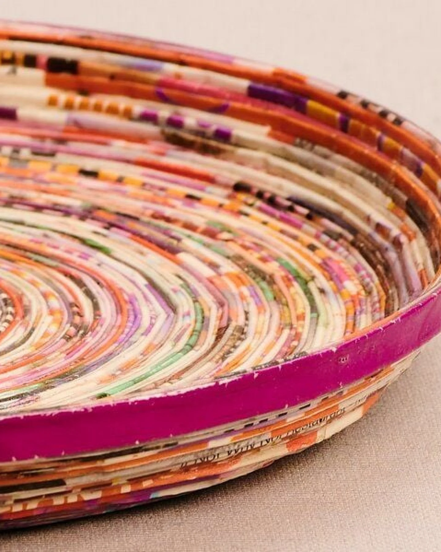 PEARLS OF AFRICA Mittelgroßes/r Tablett/Teller aus recyceltem Papier "KAMPALA M" – Ansicht 3