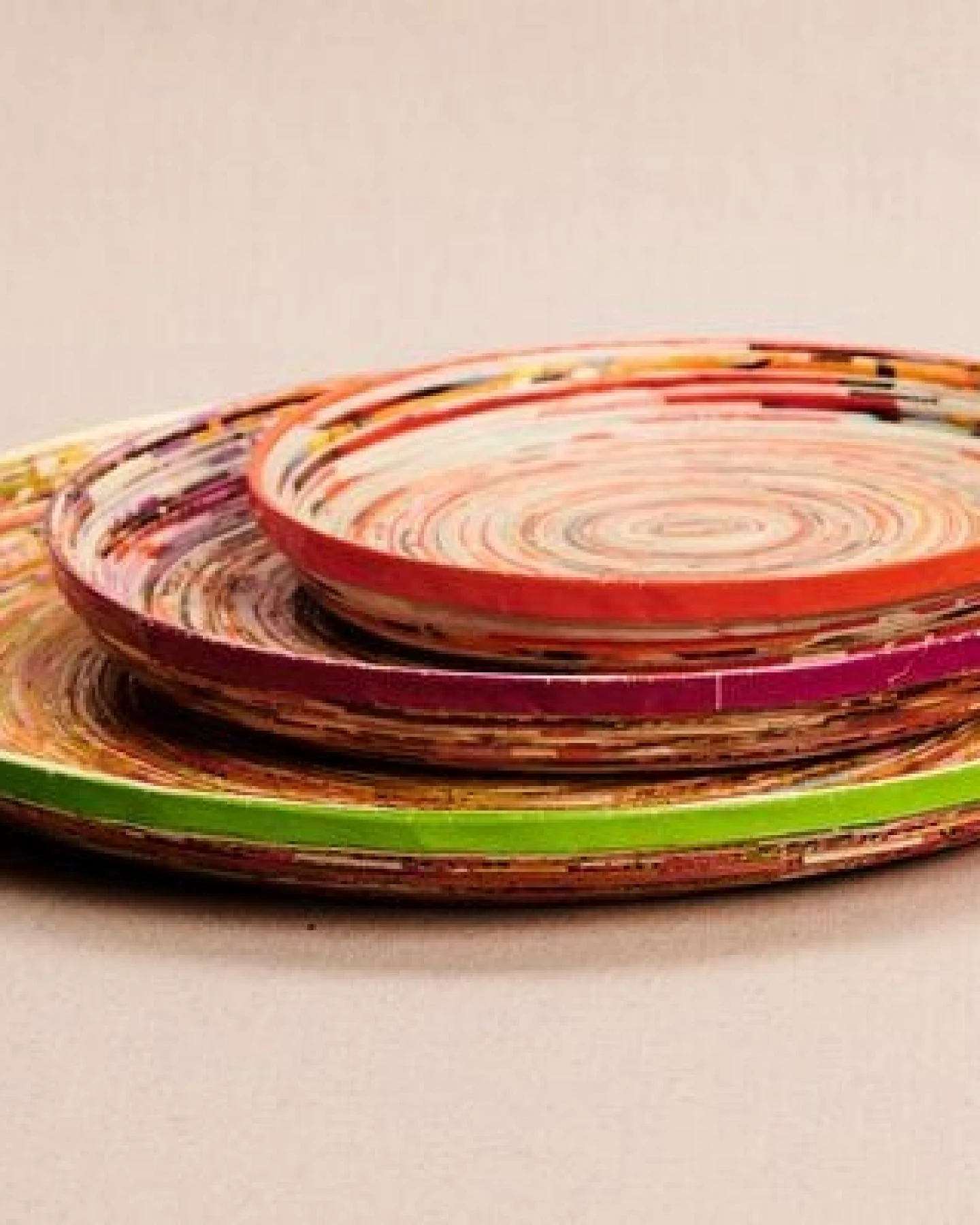 PEARLS OF AFRICA Mittelgroßes/r Tablett/Teller aus recyceltem Papier "KAMPALA M" – Ansicht 4