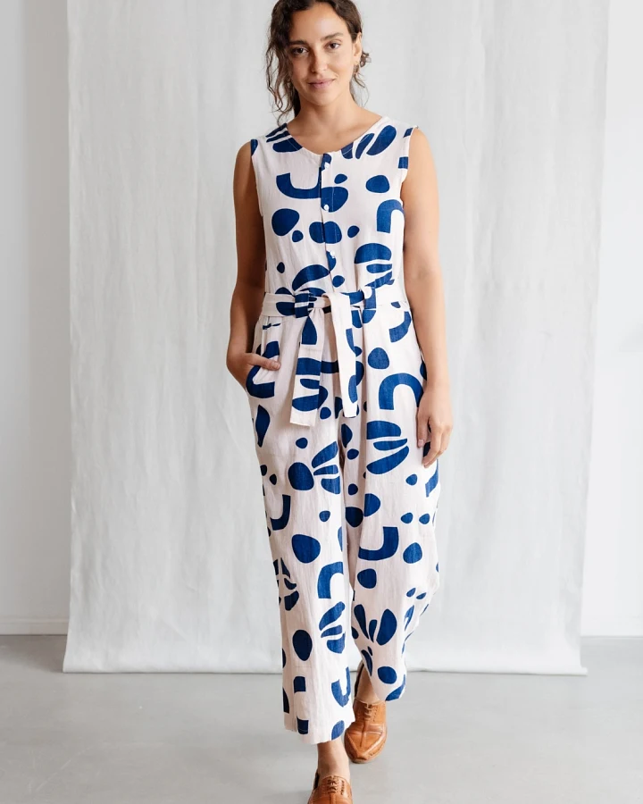 Jyoti Fair Works Damen vegan Jumpsuit Daksha Print Atlantic Weiß & Blau
