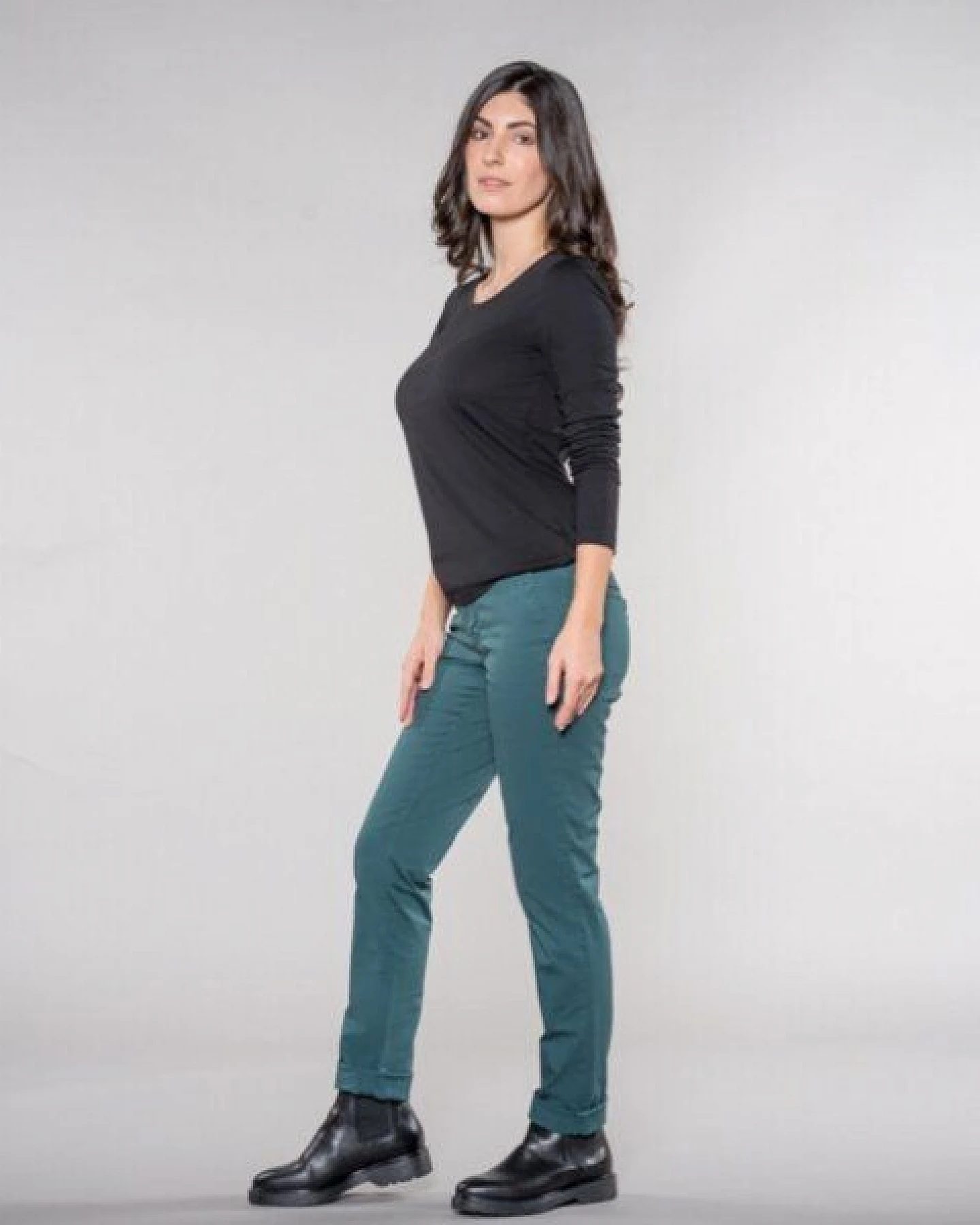 Feuervogl Laina Chino – Ansicht 2