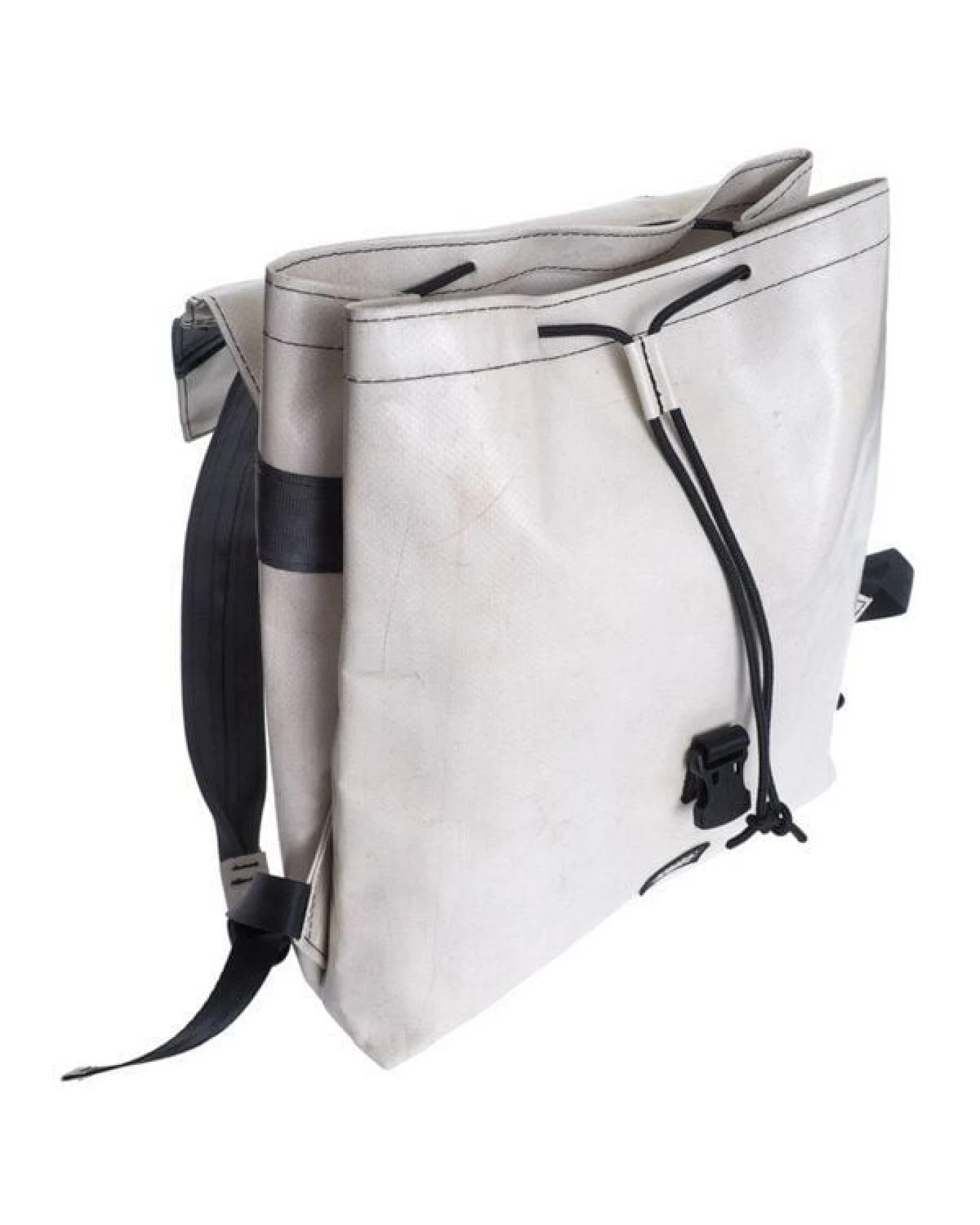 Rebago Rucksack Andy aus recycelter LKW-Plane – Ansicht 4