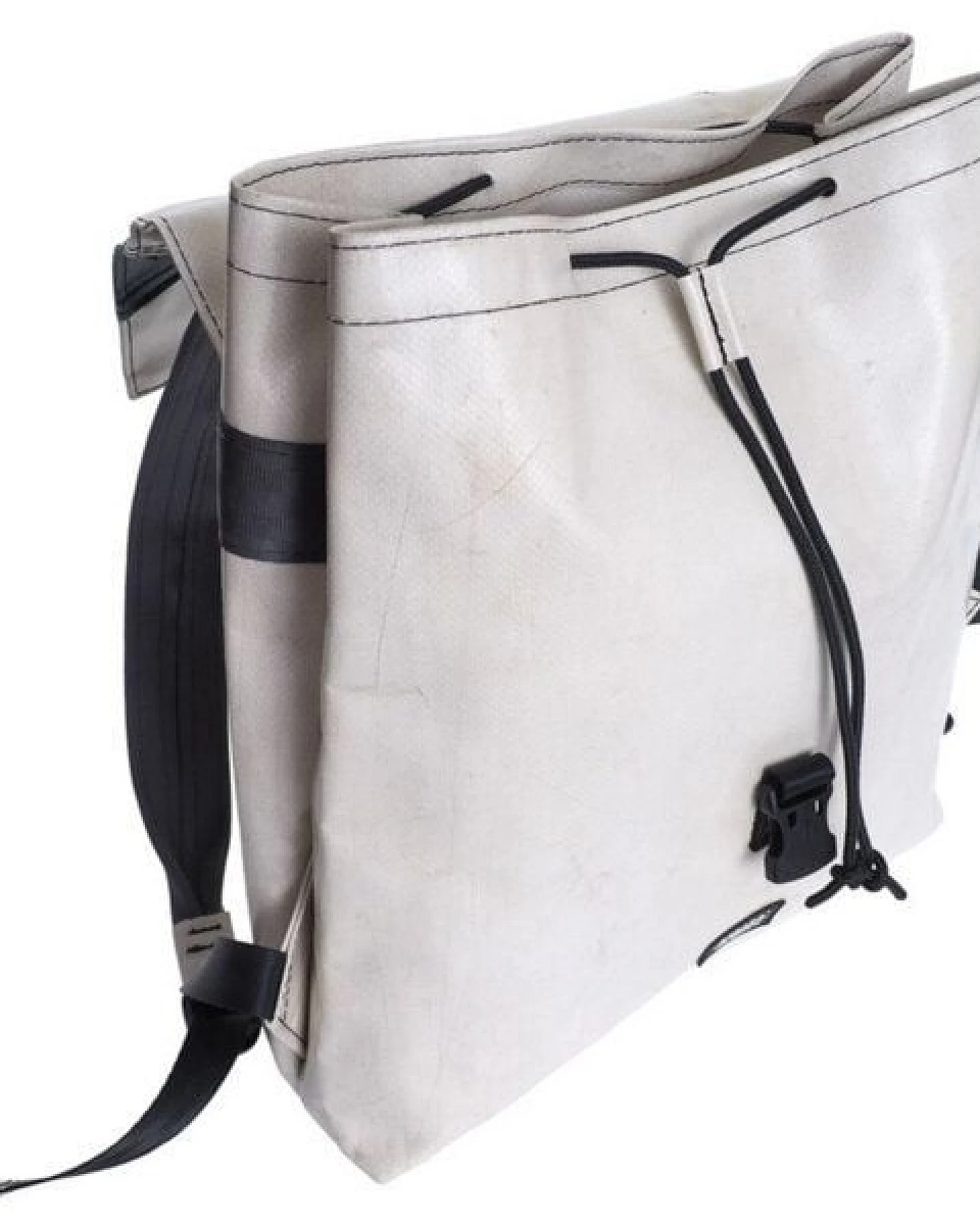 Rebago Rucksack Andy aus recycelter LKW-Plane – Ansicht 4