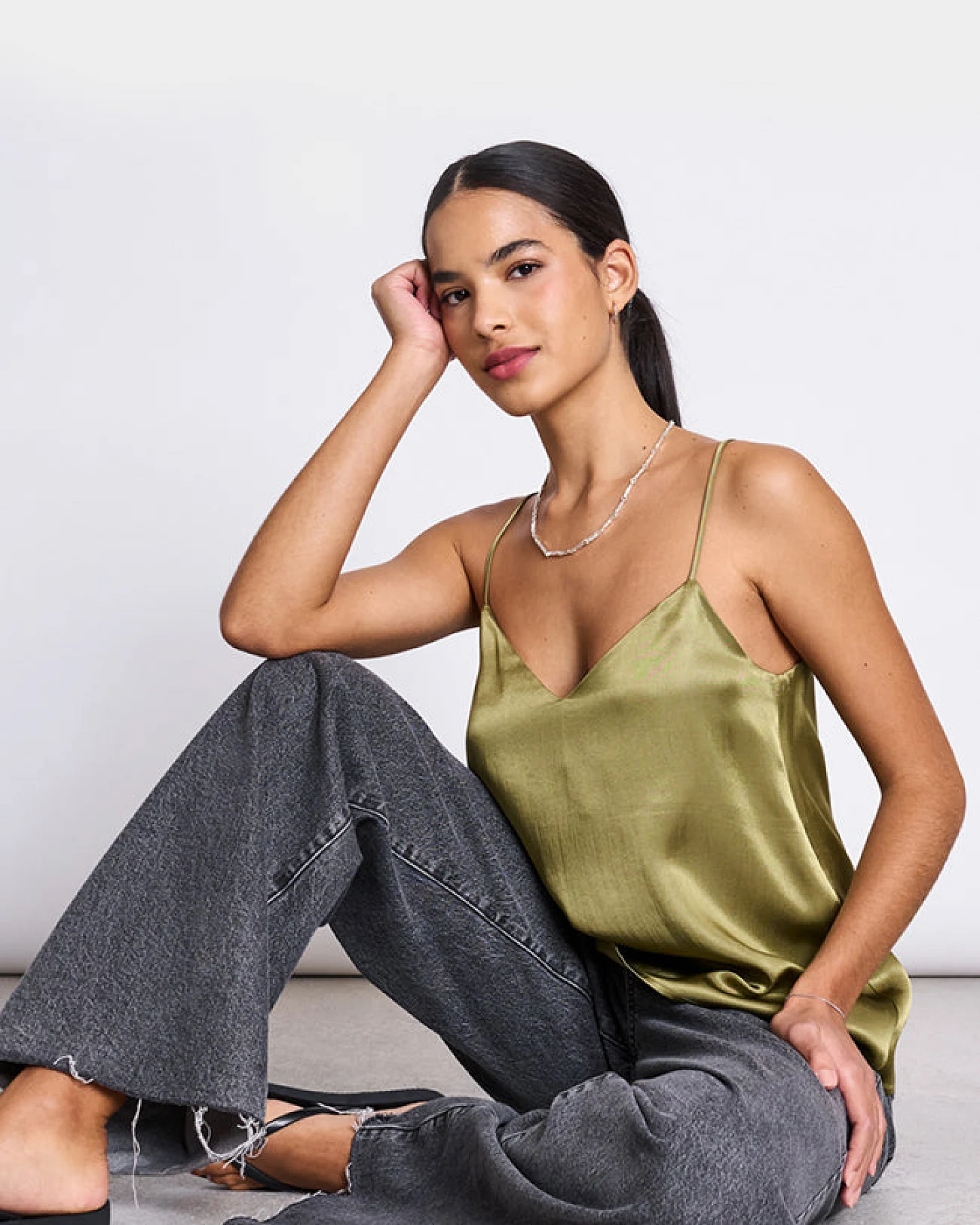 JAN 'N JUNE Damen vegan Slip Top Maud Woody Olivgrün – Ansicht 2