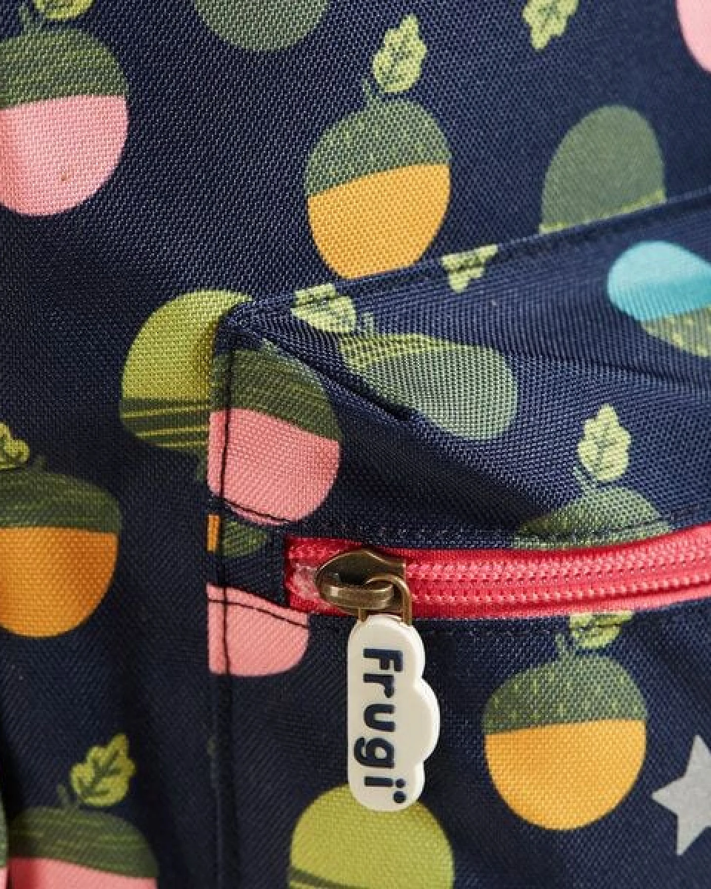 Frugi Großer Abenteurer Rucksack aus Post-Consumer-Polyester – Ansicht 4