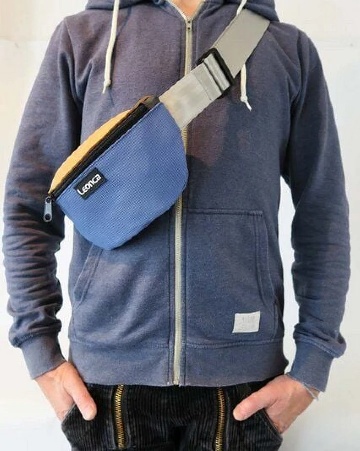 Leonca Upcycling Hip Bag aus Turnmatte & Leder in 3 Größen