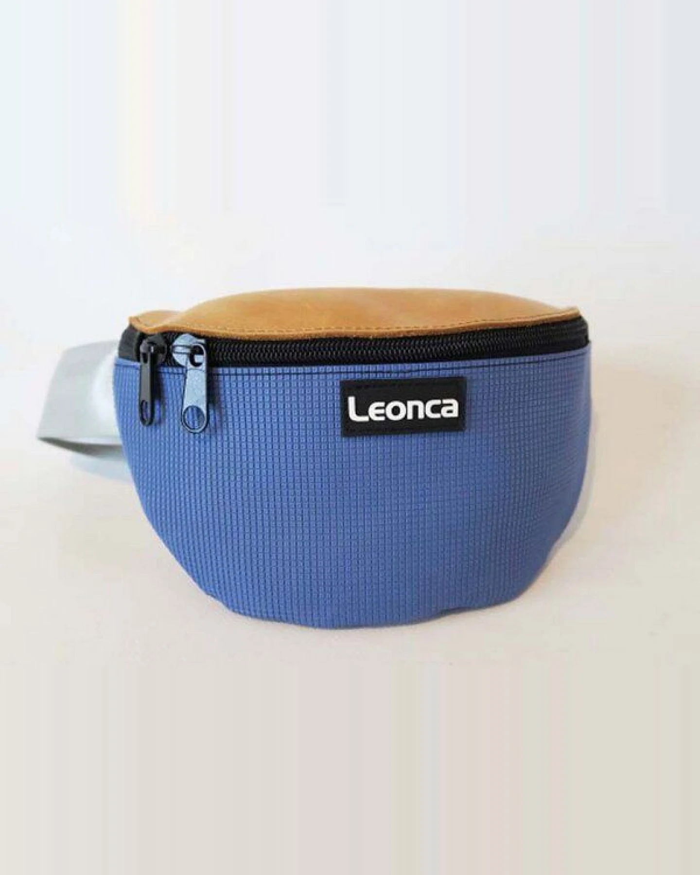 Leonca Upcycling Hip Bag aus Turnmatte & Leder in 3 Größen – Ansicht 2