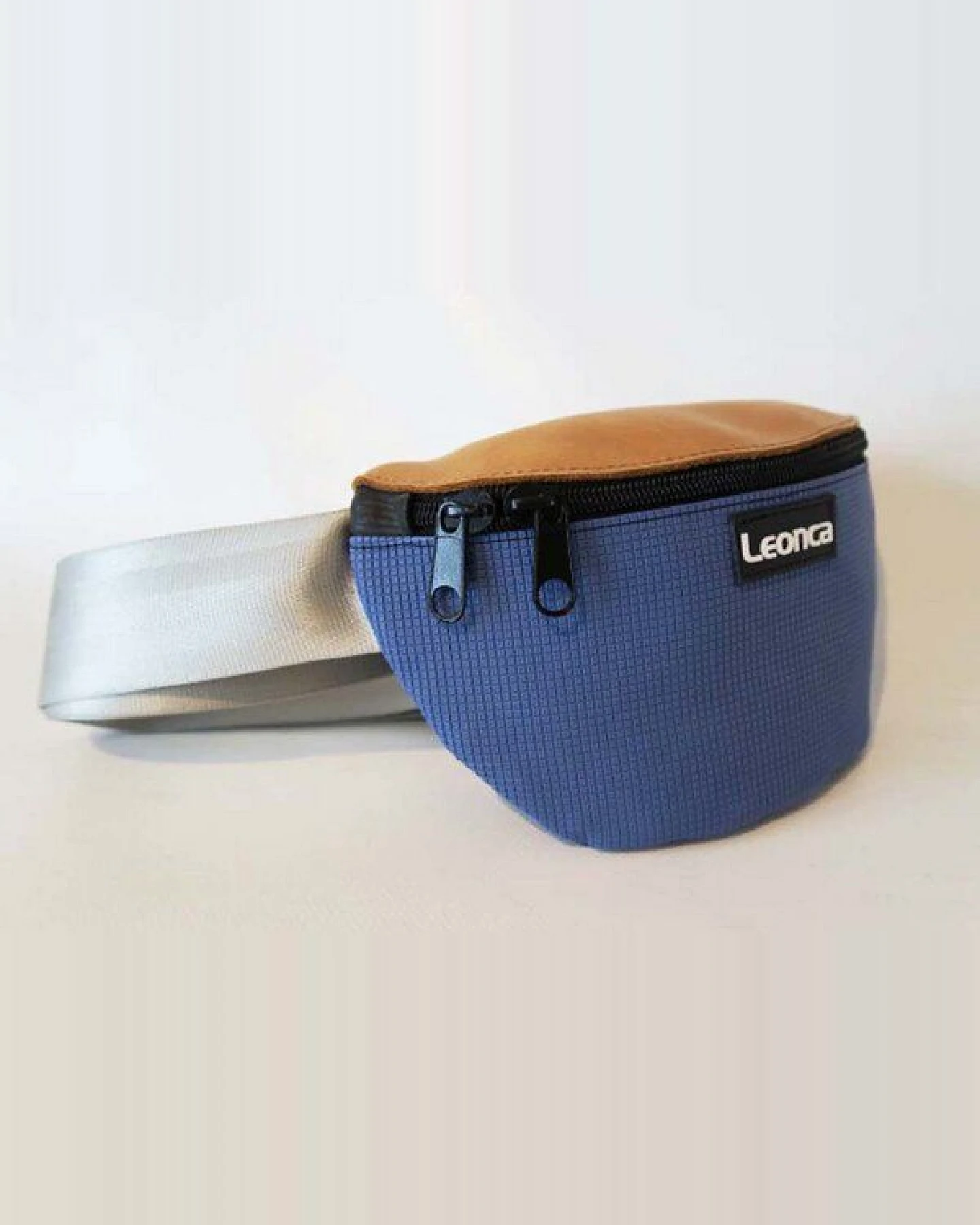 Leonca Upcycling Hip Bag aus Turnmatte & Leder in 3 Größen – Ansicht 3