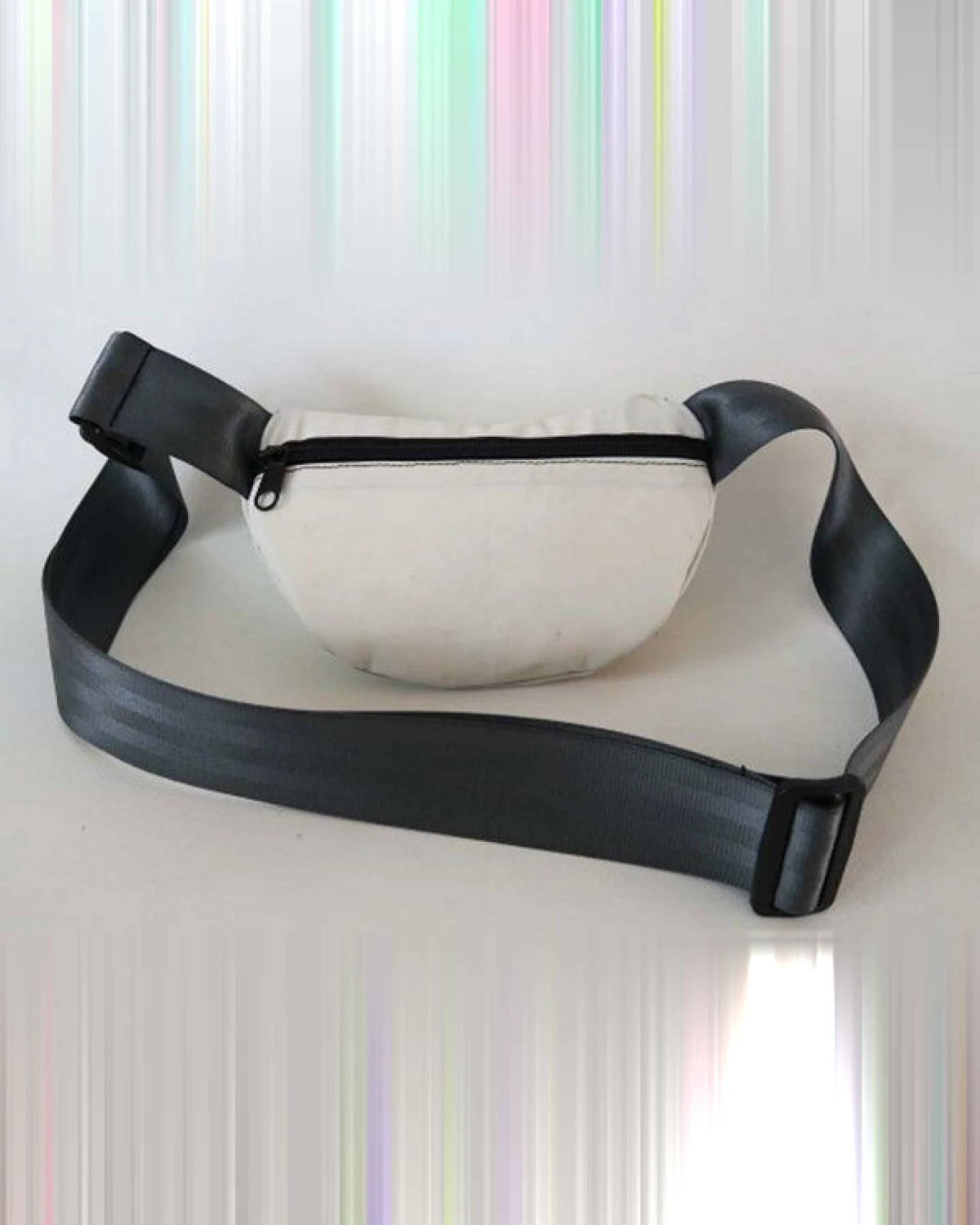 Leonca Upcycling Hip Bag aus Segel in 3 Größen – Ansicht 4