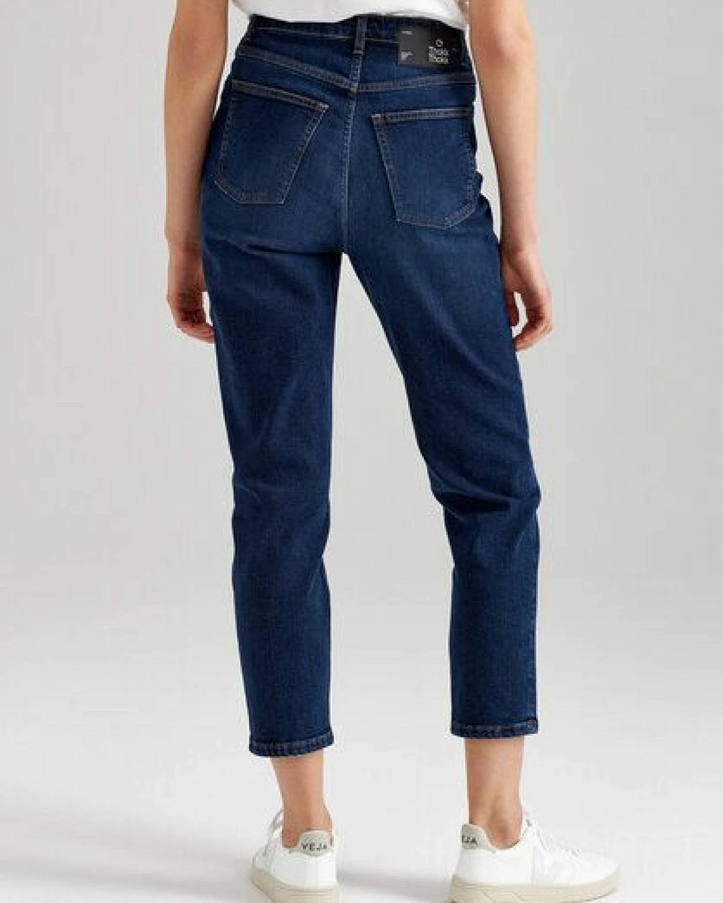 ThokkThokk Damen Mom Cropped Jeans aus Biobaumwoll-Mix – Ansicht 3