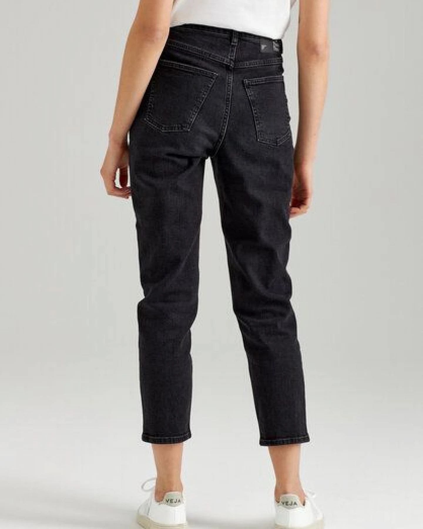 ThokkThokk Damen Mom Cropped Jeans aus Biobaumwoll-Mix – Ansicht 3