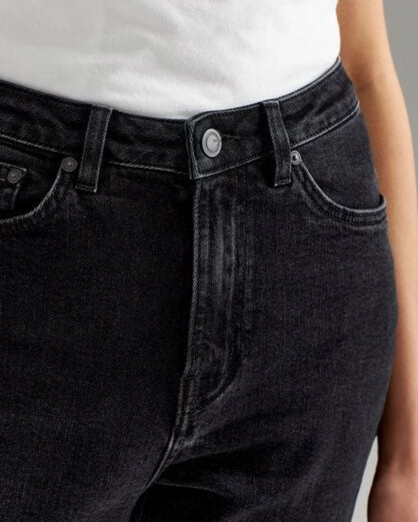 ThokkThokk Damen Mom Cropped Jeans aus Biobaumwoll-Mix – Ansicht 4
