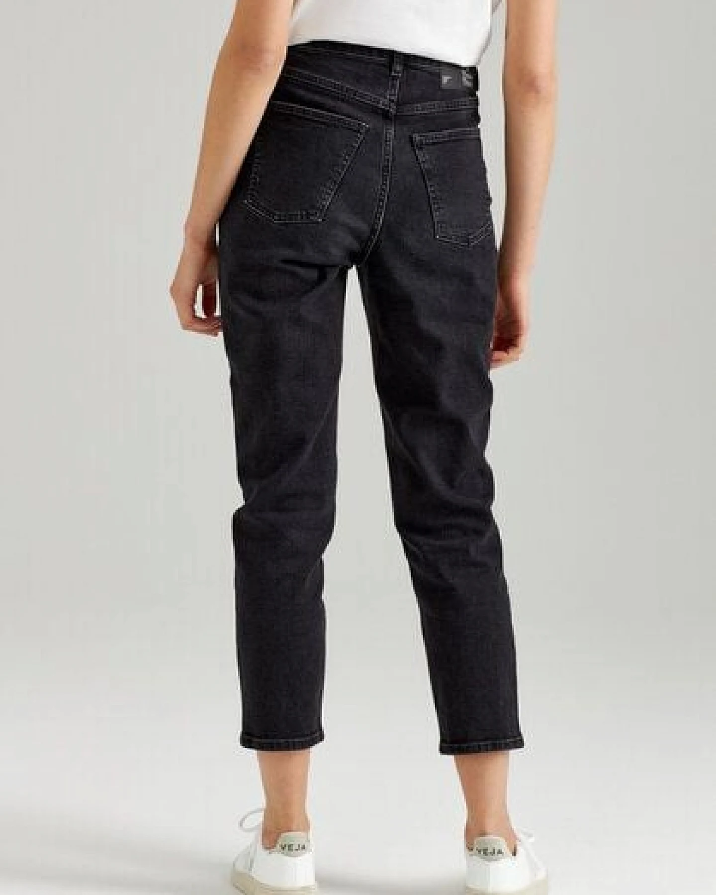 ThokkThokk Damen Mom Cropped Jeans aus Biobaumwoll-Mix – Ansicht 3