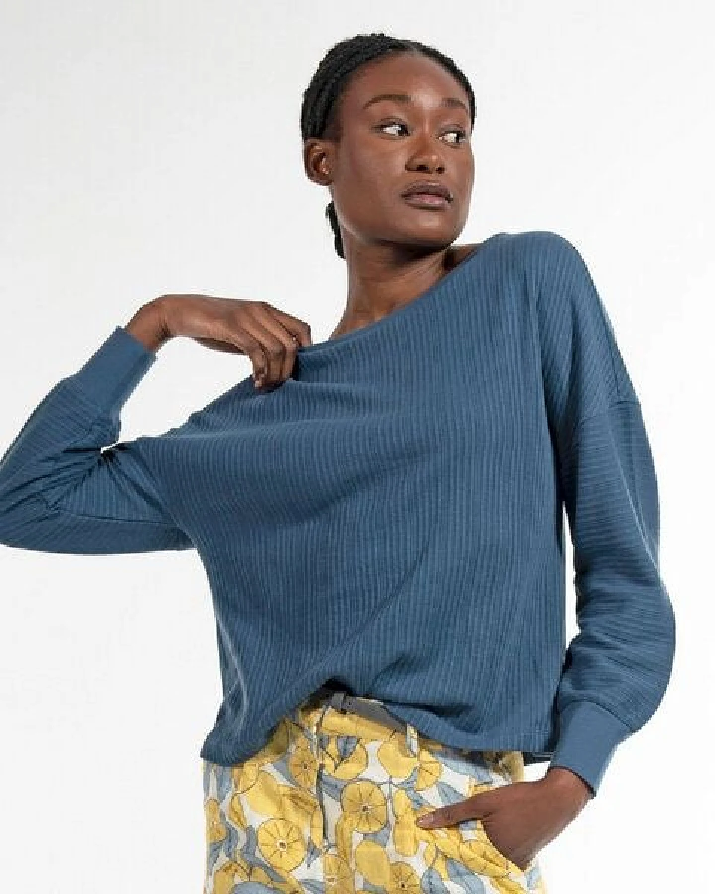 Alma & Lovis Shirt im Sweatstil aus feinem Rippen-Jersey – Ansicht 3