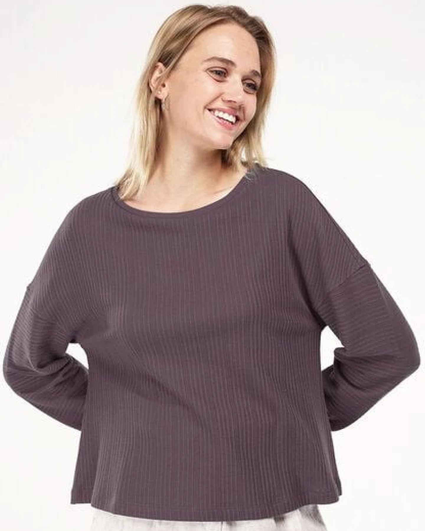Alma & Lovis Shirt im Sweatstil aus feinem Rippen-Jersey – Ansicht 2