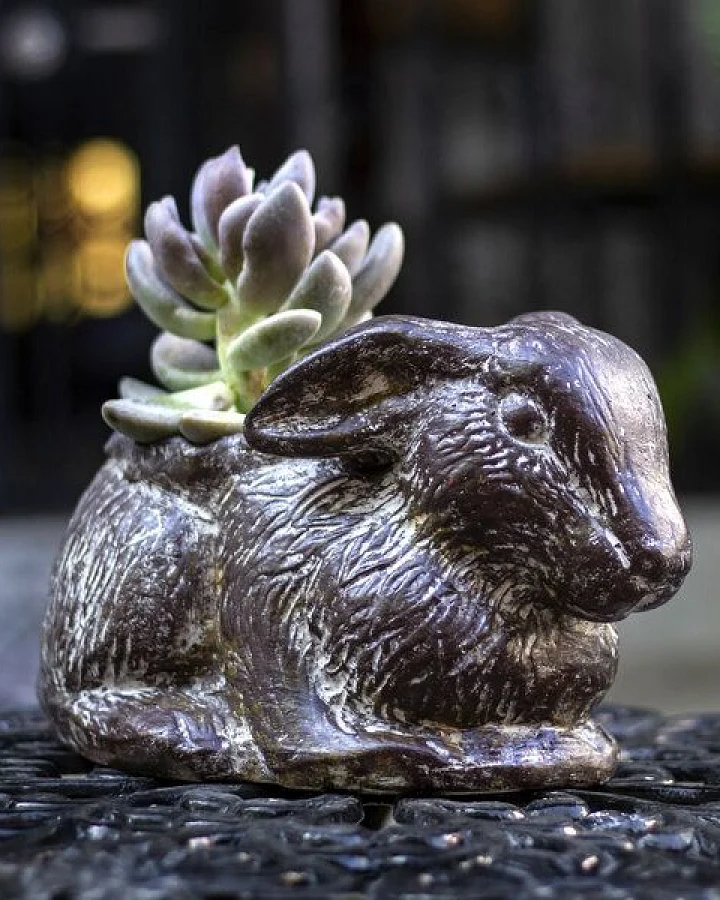Mitienda Shop Blumentopf aus Ton, Hase sitzend