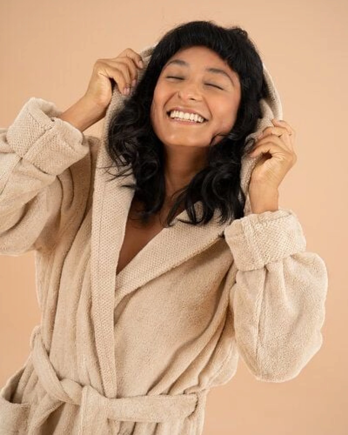 KUSHEL The Bathrobe - Bademantel aus Biobaumwolle und Holzfaser – Ansicht 4