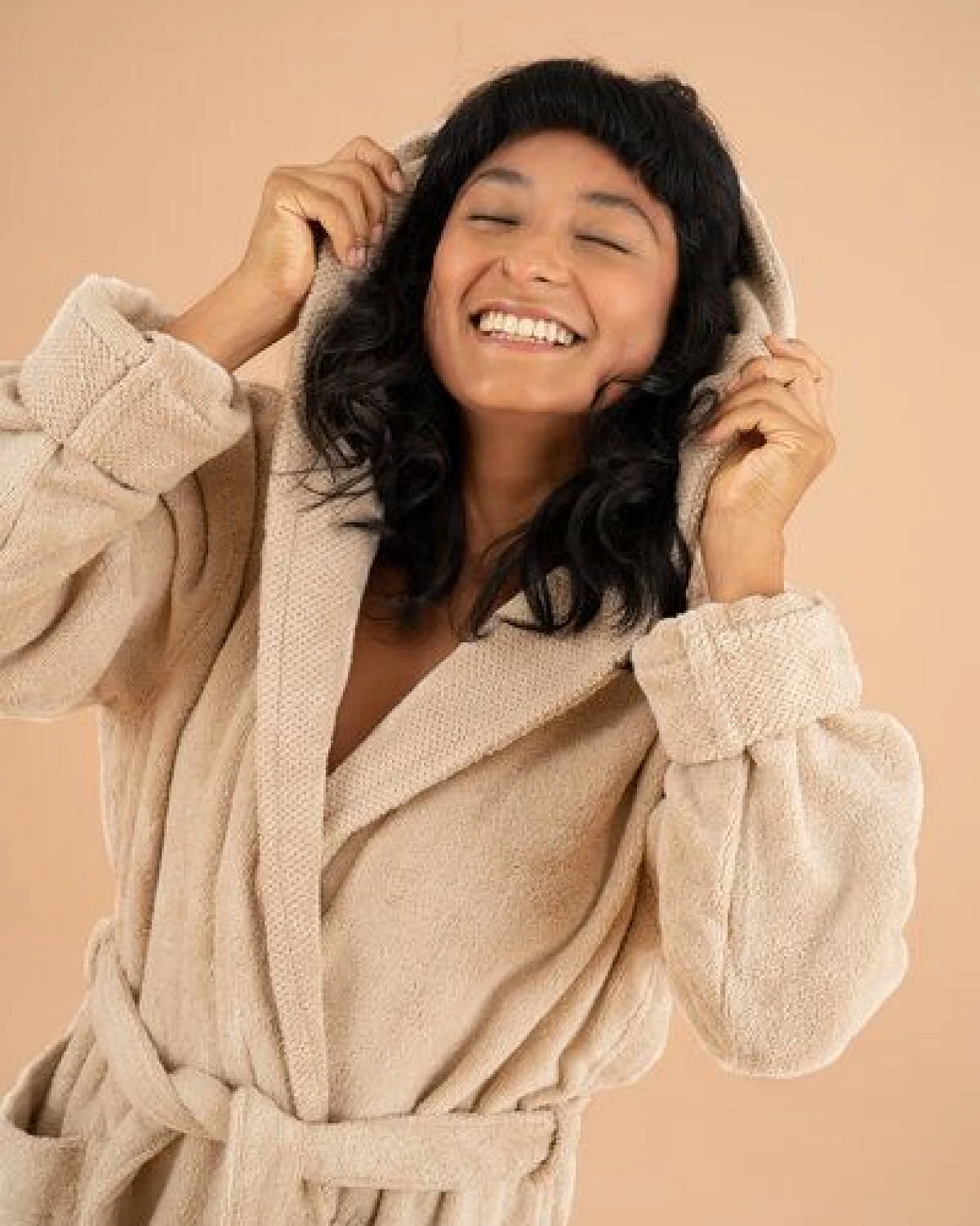 KUSHEL The Bathrobe - Bademantel aus Biobaumwolle und Holzfaser – Ansicht 4
