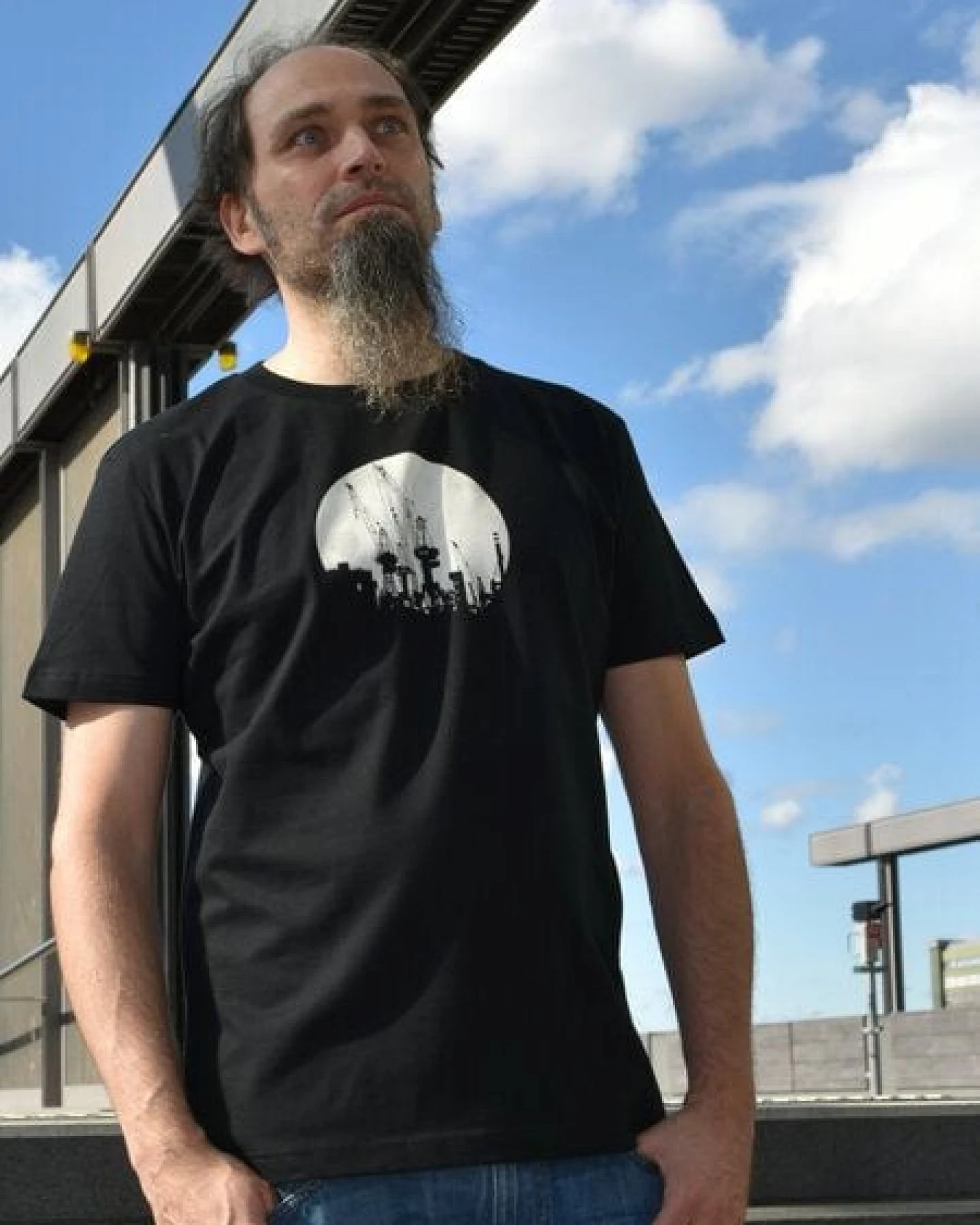 T-Shirtladen-Marktstrasse GmbH Kräne auf schwarz Boy-T-Shirt – Ansicht 2