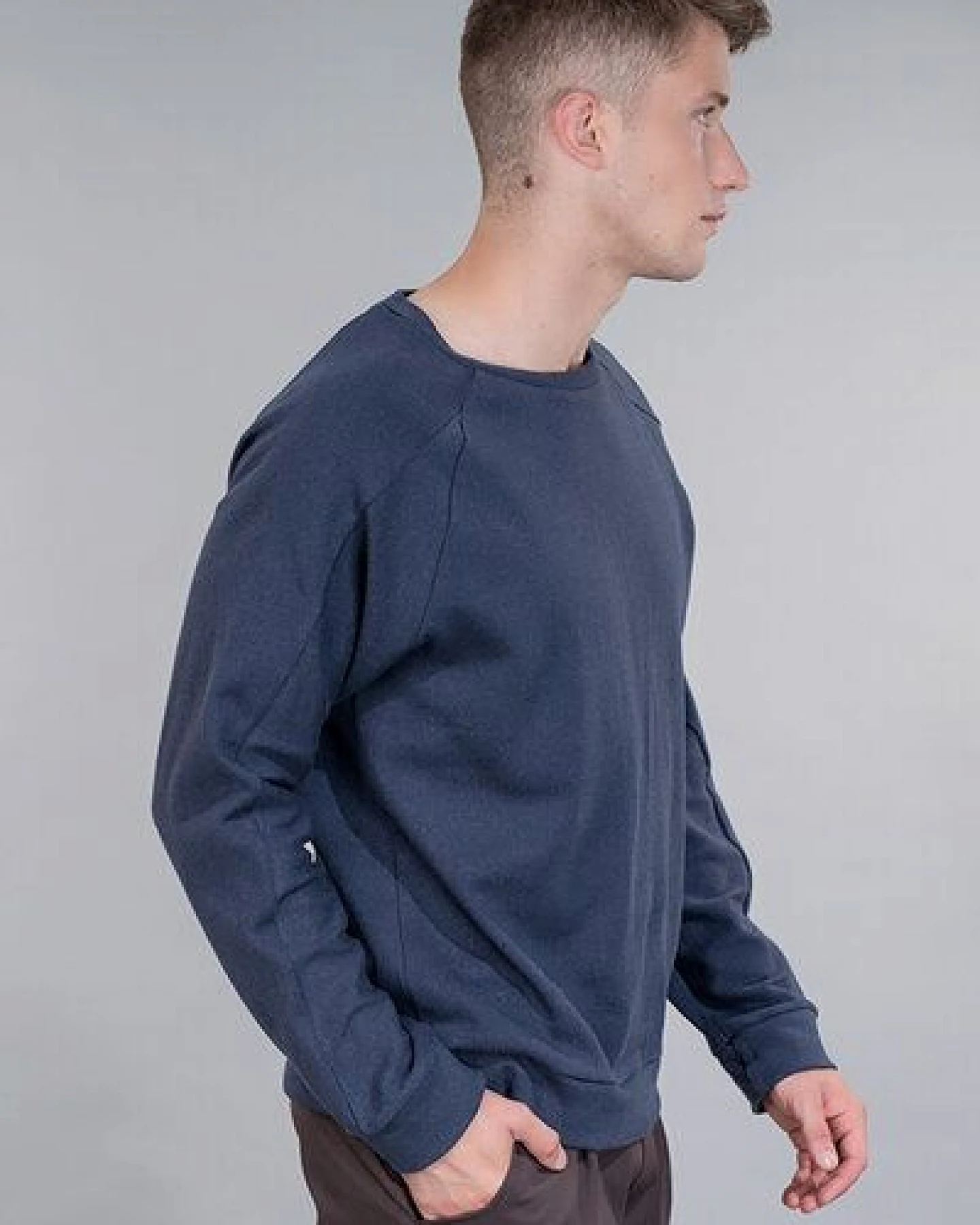 STRUNK Männerpullover "ALFAA" aus Bio-Baumwolle mit Raglanärmeln – Ansicht 2