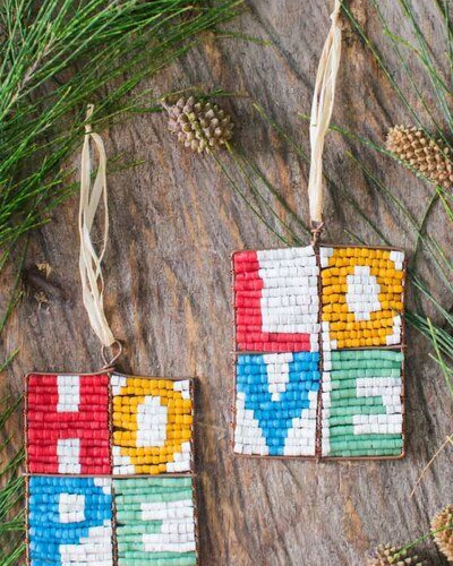 Global Mamas Upcycling Christbaumschmuck - LOVE & HOPE - Rainbow Dekoanhänger – Ansicht 2