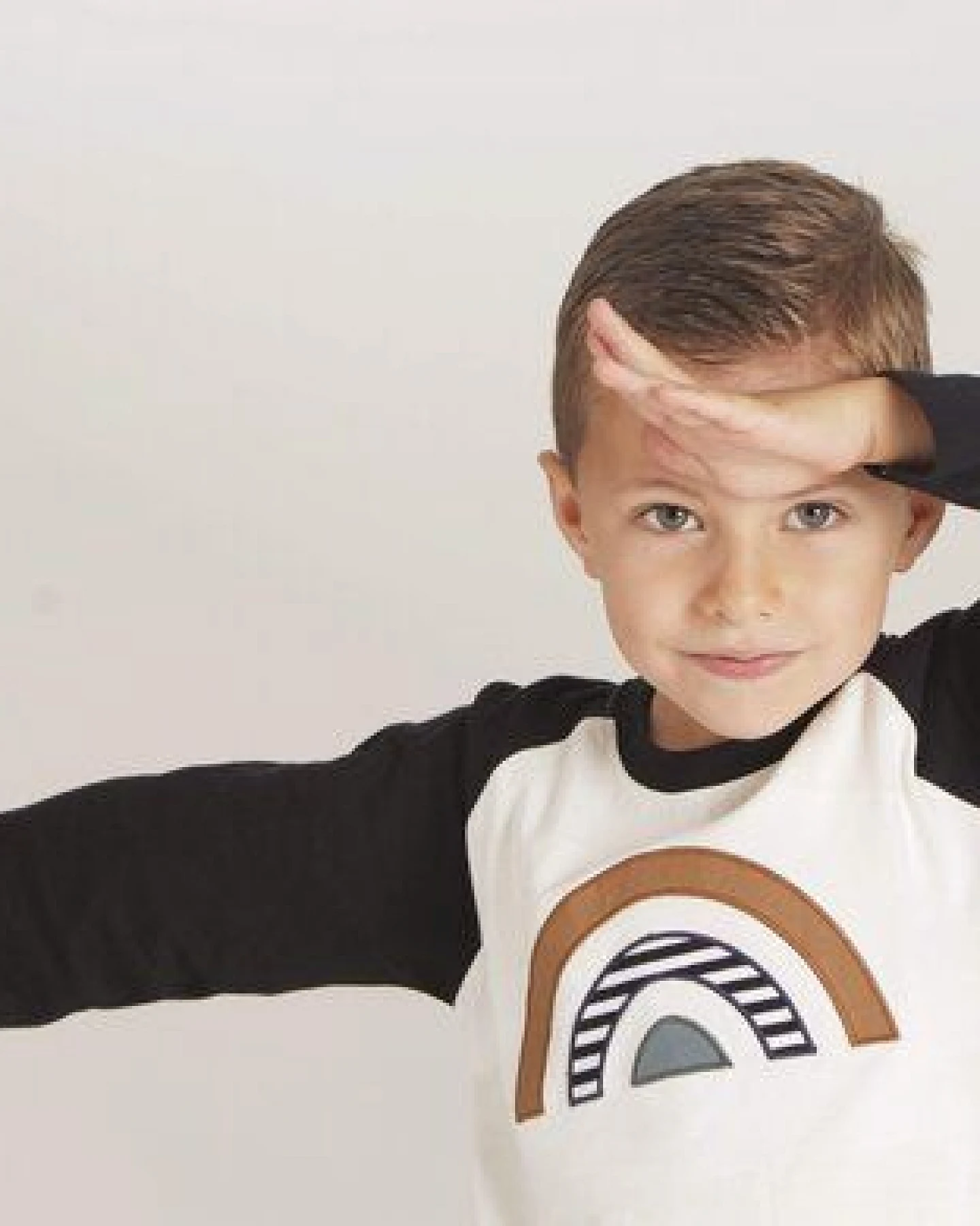 Regenbogen Raglan Shirt – Ansicht 2