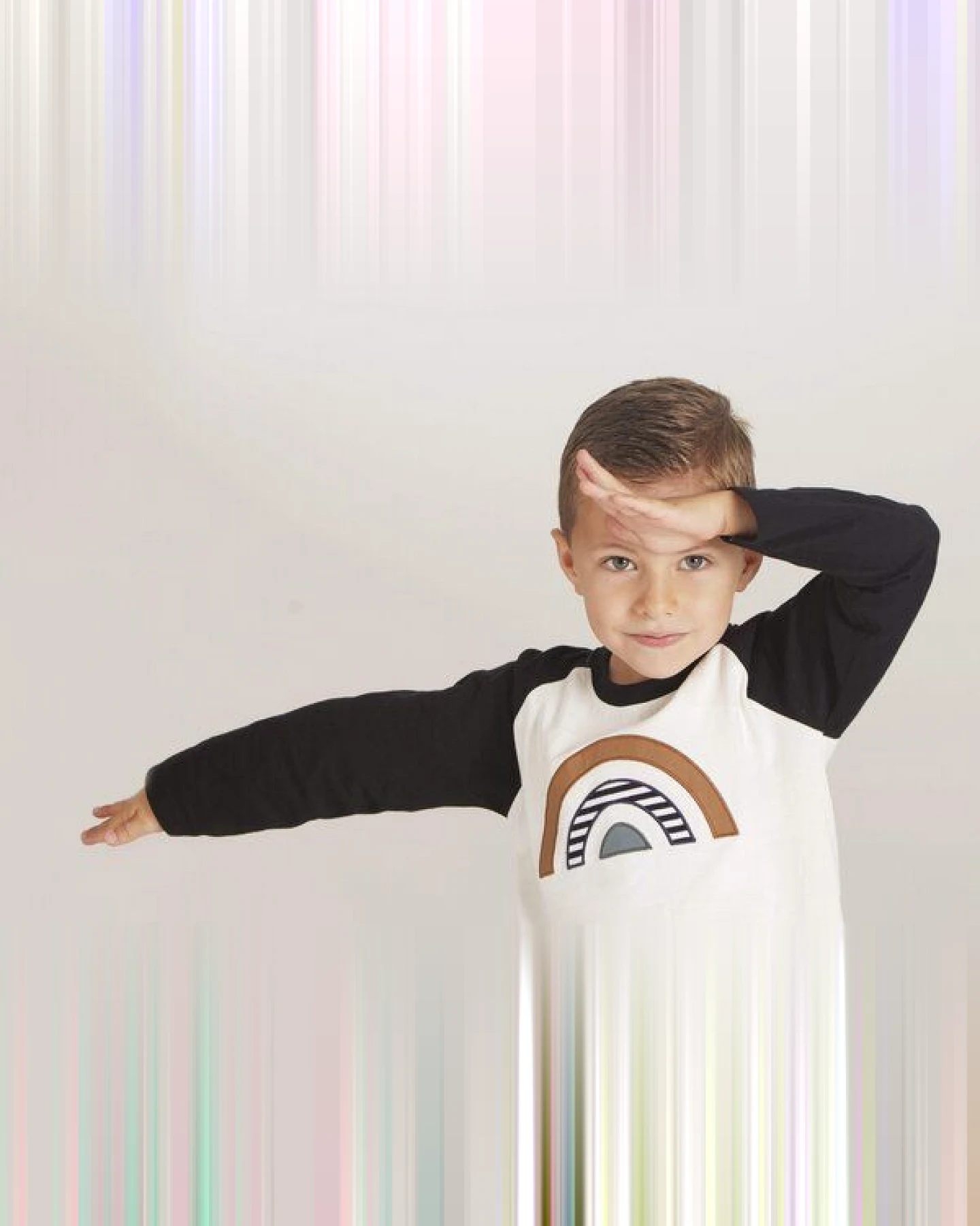 Regenbogen Raglan Shirt – Ansicht 2