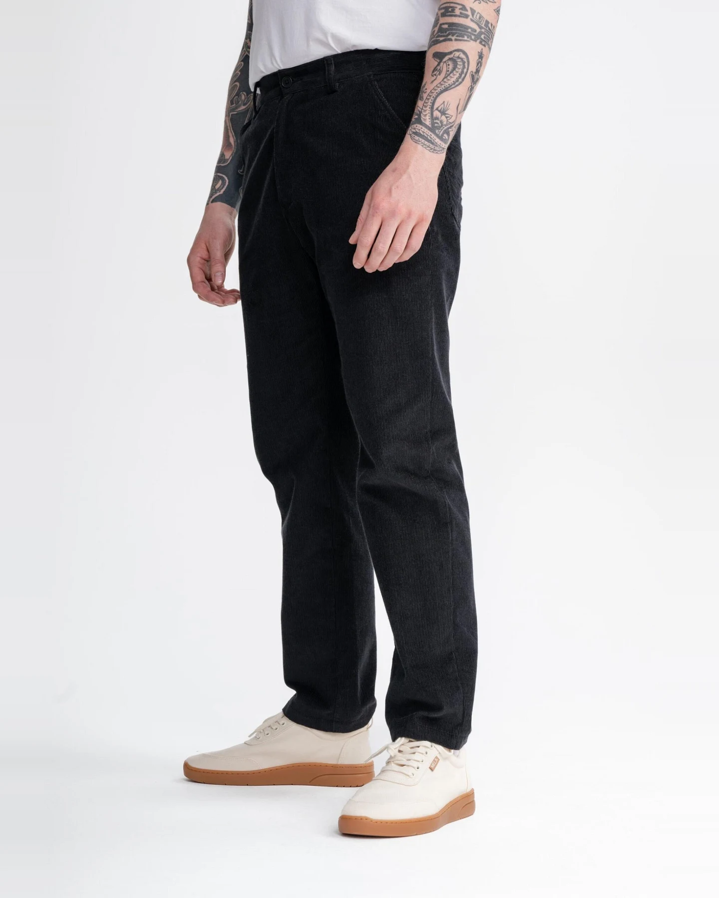 MELA Herren vegan Hose Corduroy Jivin Schwarz – Ansicht 2
