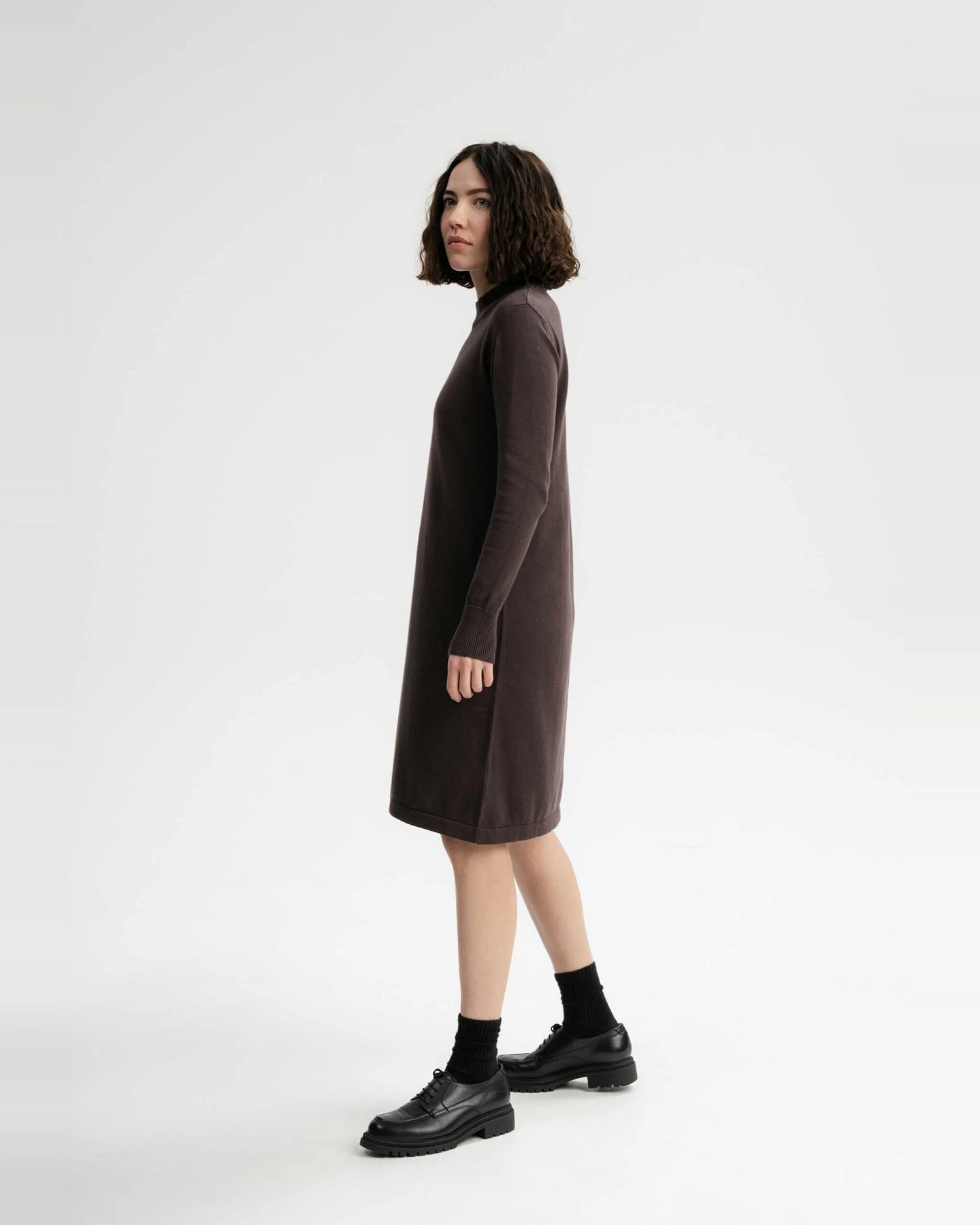 MELA Damen vegan Kleid Feinstrick Basic Harleen Dunkelbraun – Ansicht 2