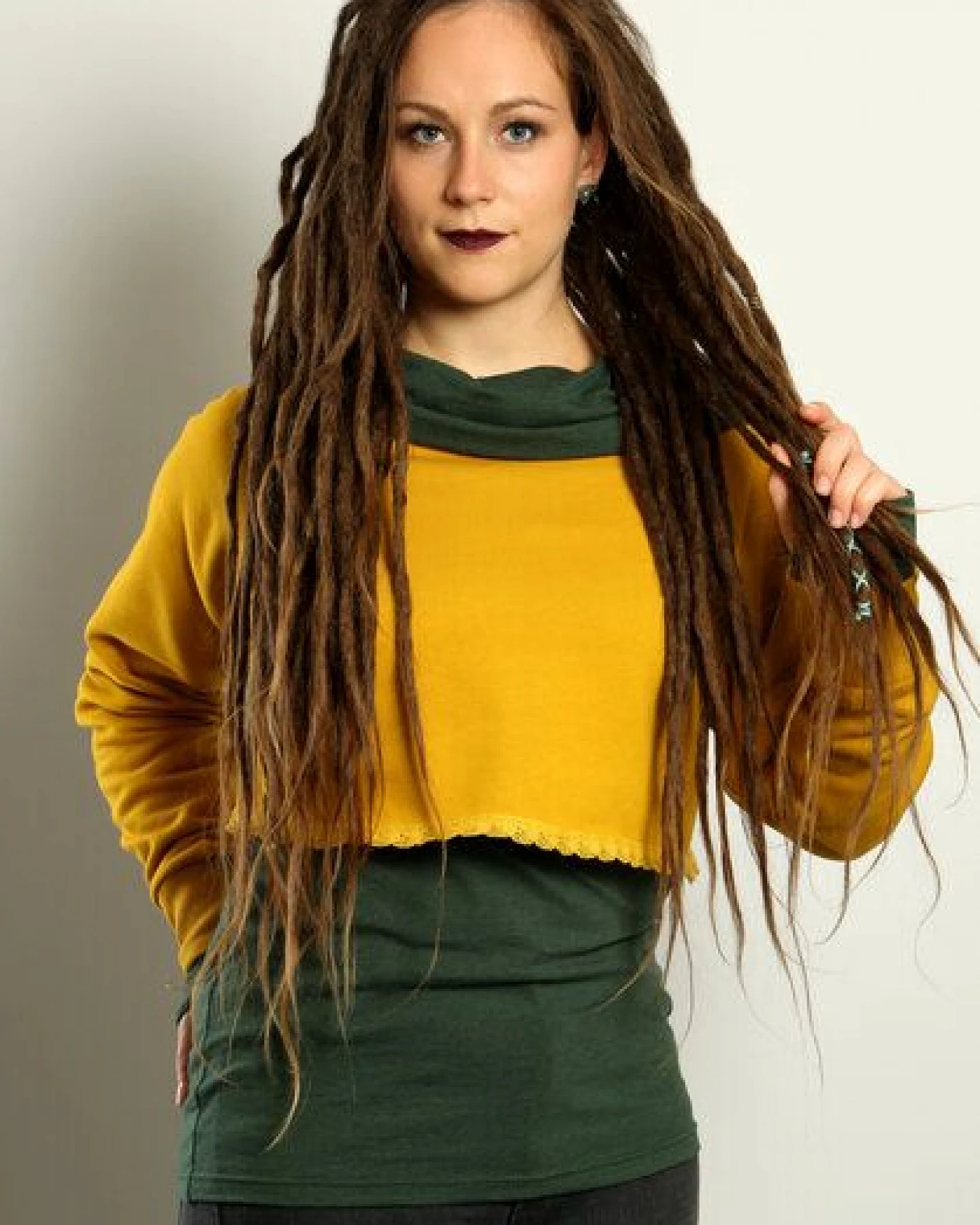 Die rote Zora Damen Kurzsweater aus Bio-Baumwolle – Ansicht 2