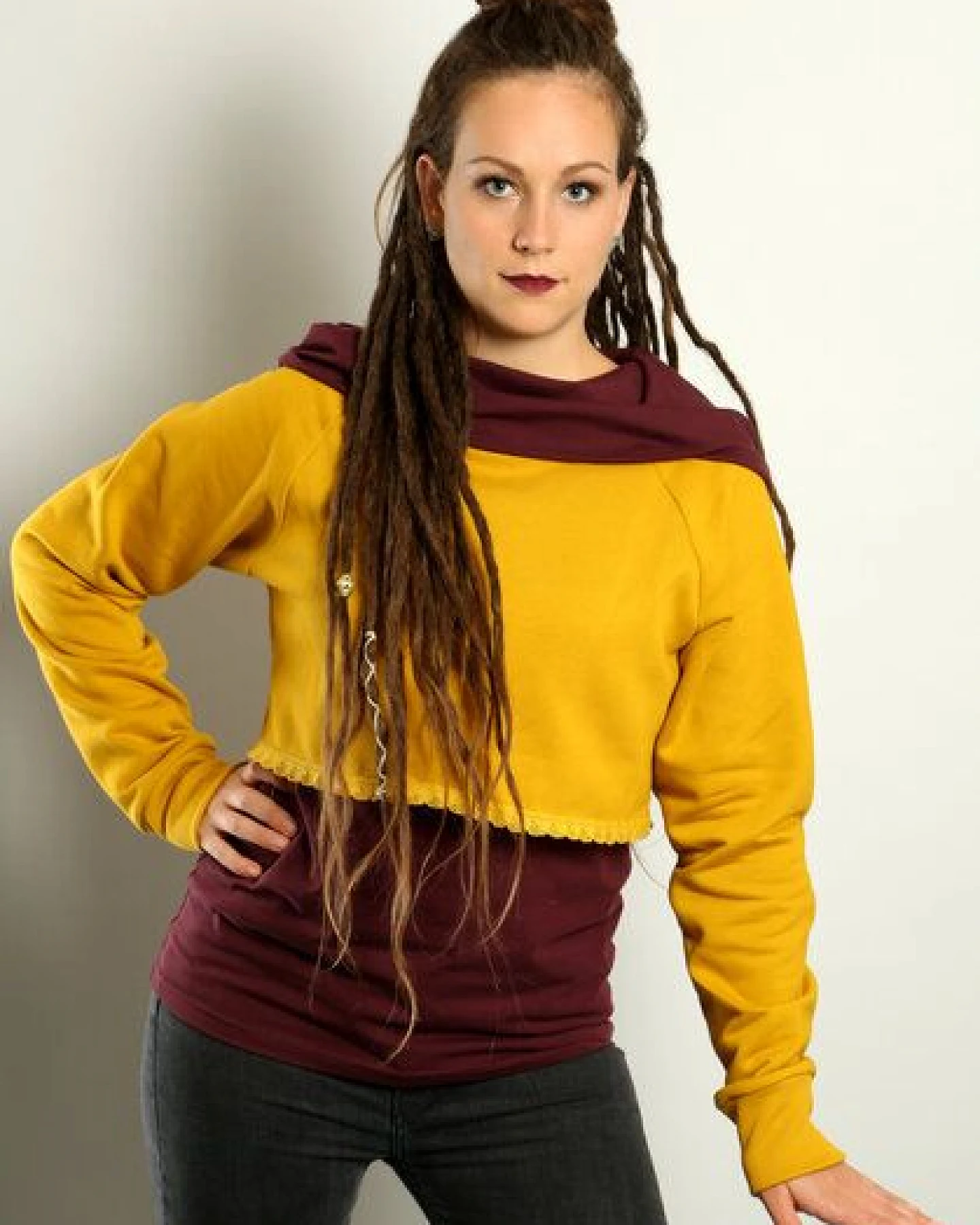 Die rote Zora Damen Kurzsweater aus Bio-Baumwolle – Ansicht 4